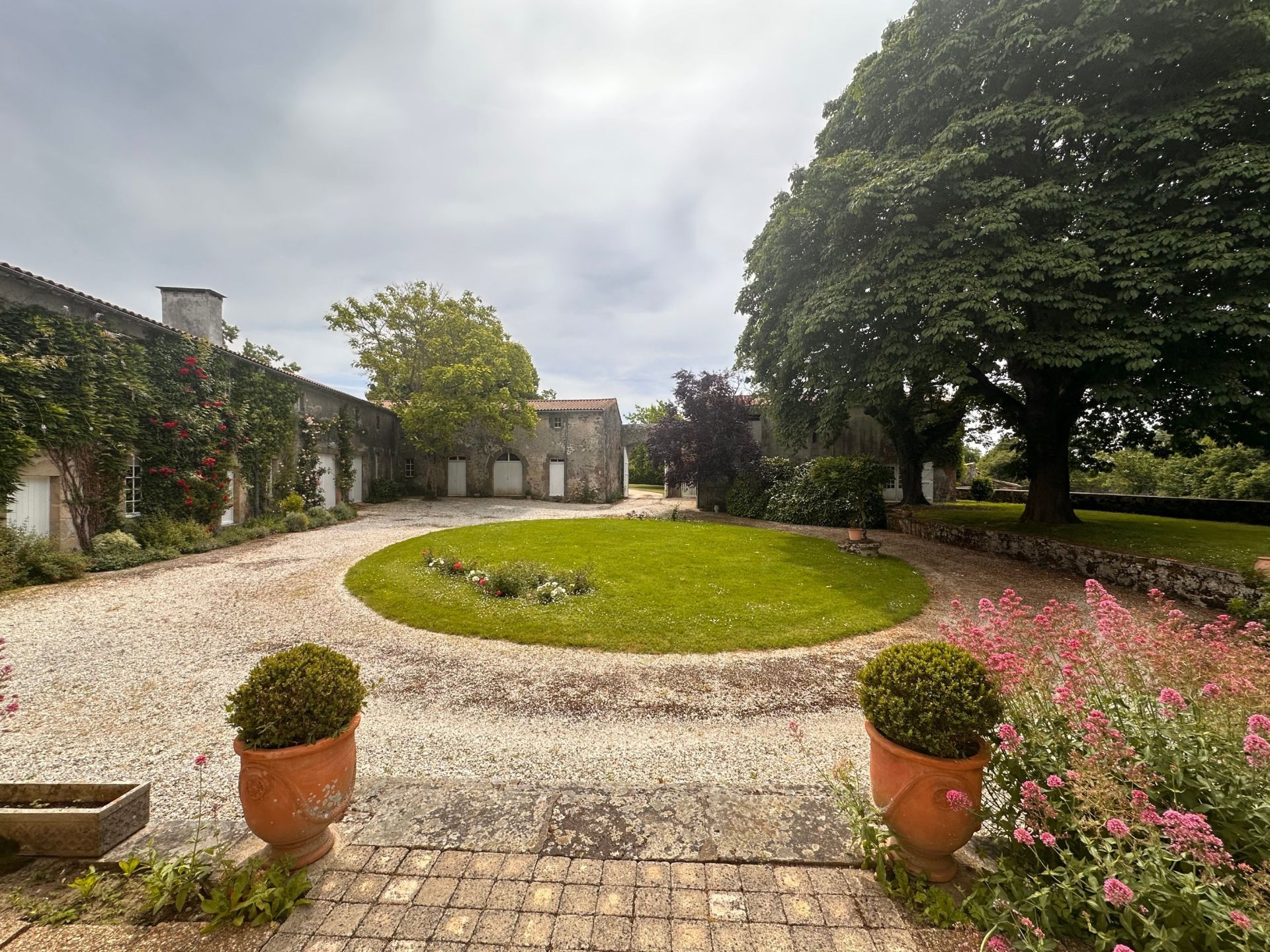 château 10 pièces en vente à BEAULIEU SOUS LA ROCHE (85190)