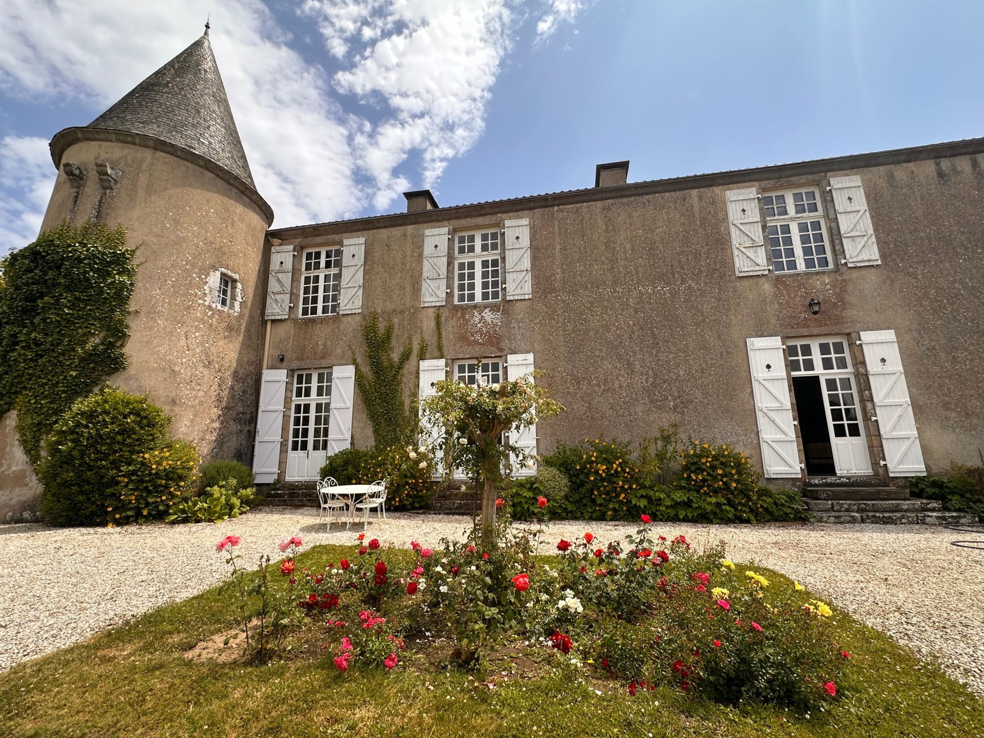 château 10 pièces en vente à BEAULIEU SOUS LA ROCHE (85190)
