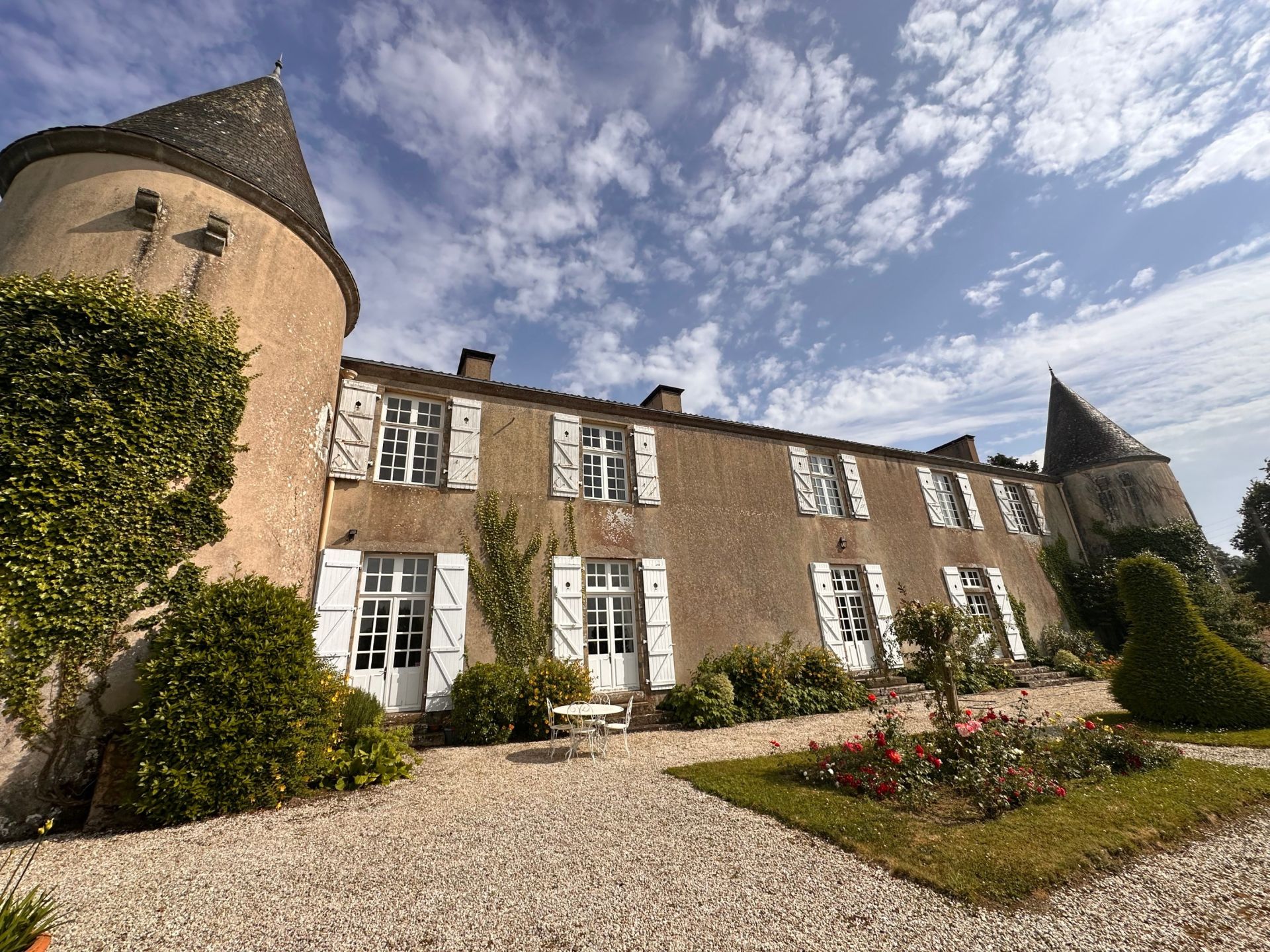 château 10 pièces en vente à BEAULIEU SOUS LA ROCHE (85190)
