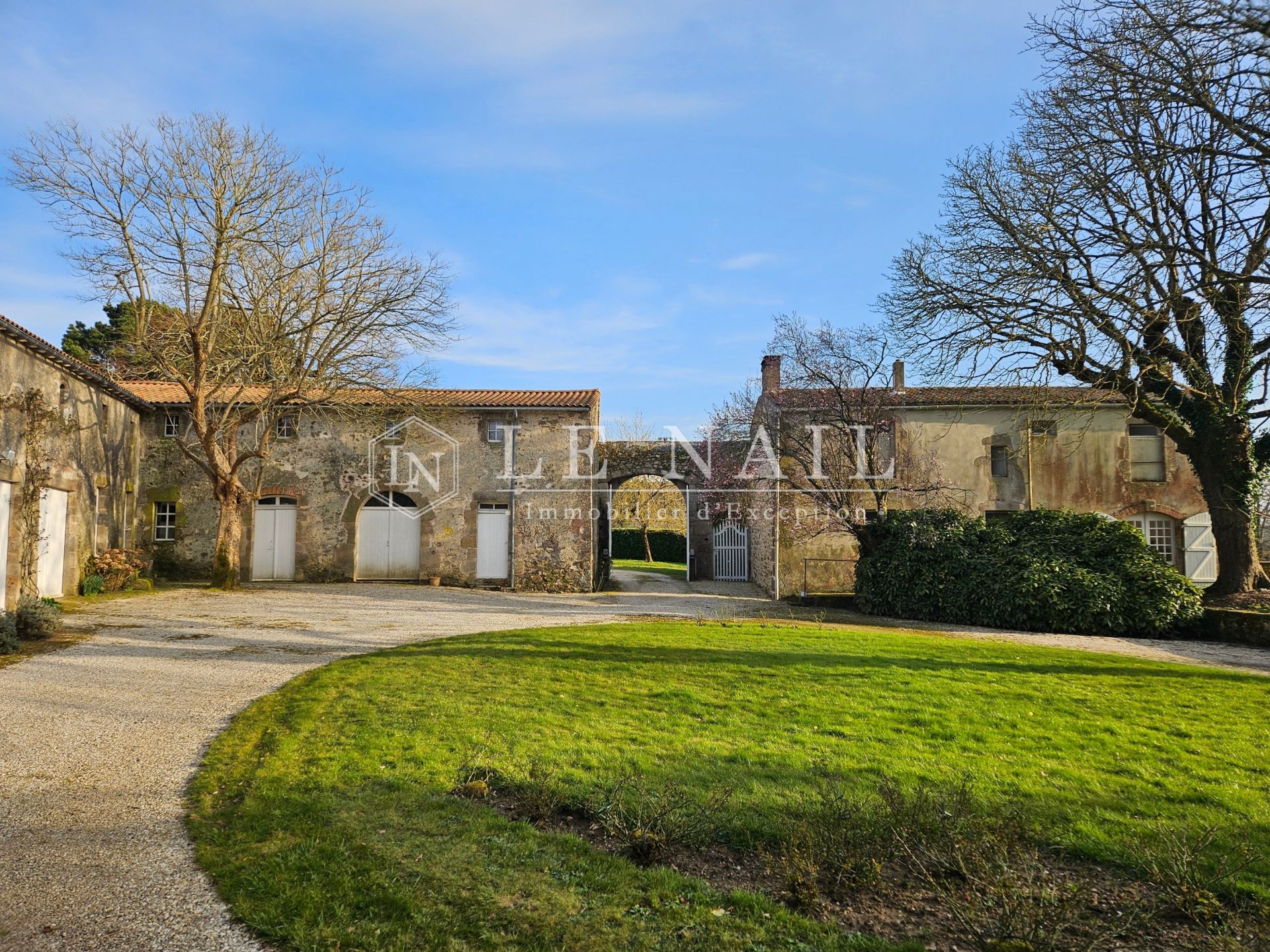 castle 10 rooms for sale on BEAULIEU SOUS LA ROCHE (85190)