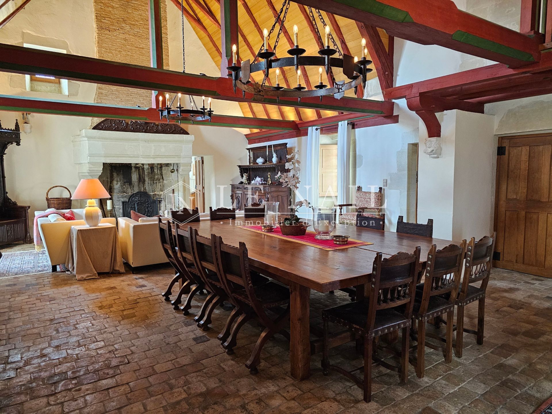 property 14 rooms for sale on SAUMUR (49400)