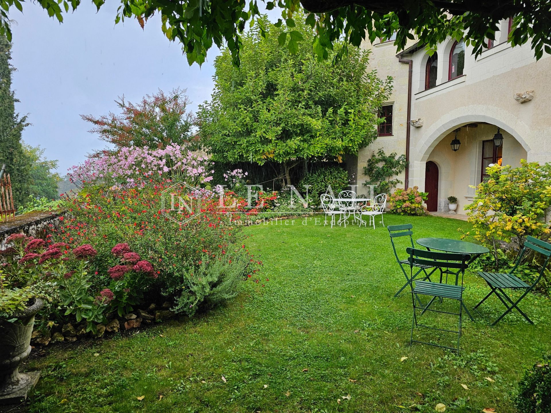 property 14 rooms for sale on SAUMUR (49400)