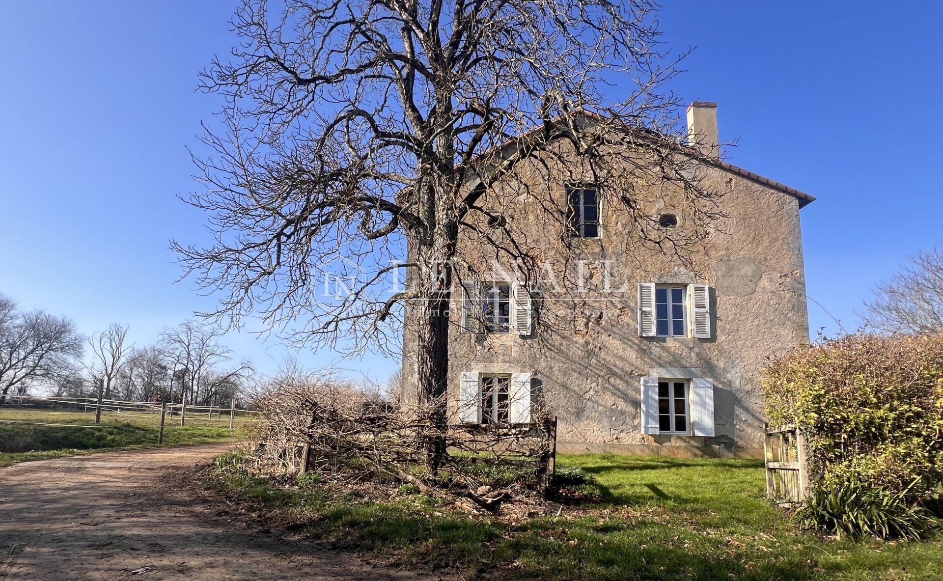 propriété 9 pièces en vente à GENCAY (86160)
