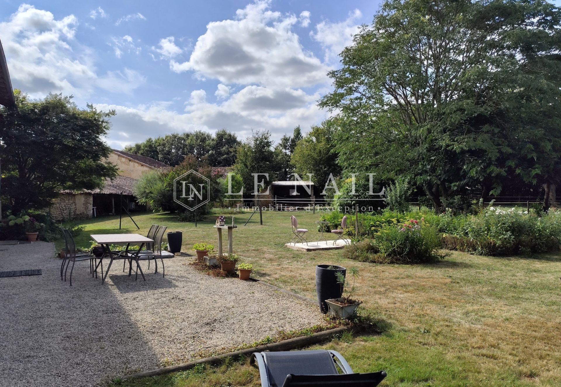 propriété 9 pièces en vente à GENCAY (86160)