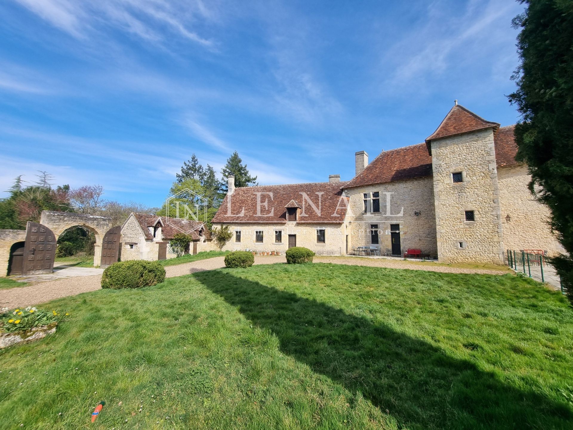 castle 15 rooms for sale on LOCHES (37600)