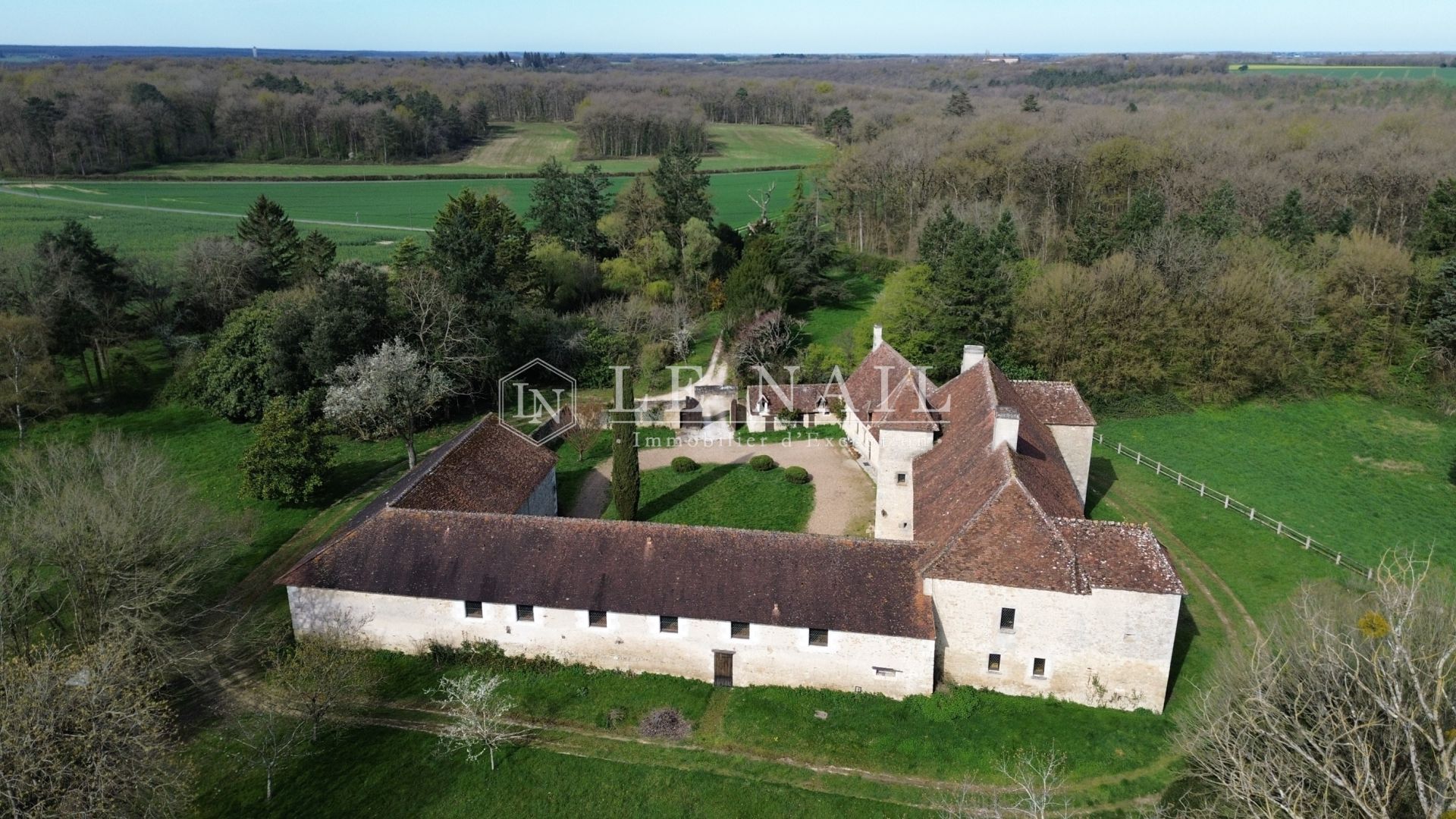 castle 15 rooms for sale on LOCHES (37600)