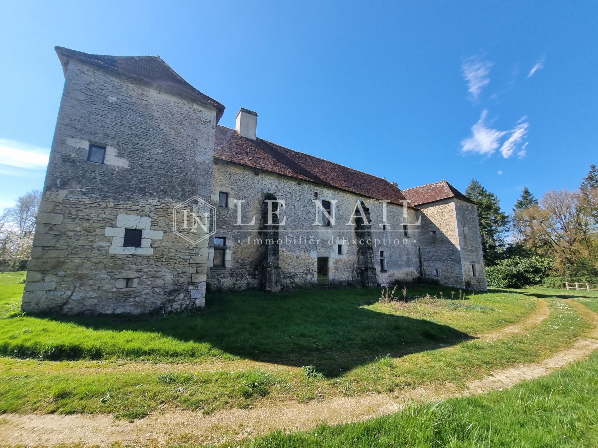 castle 15 rooms for sale on LOCHES (37600)