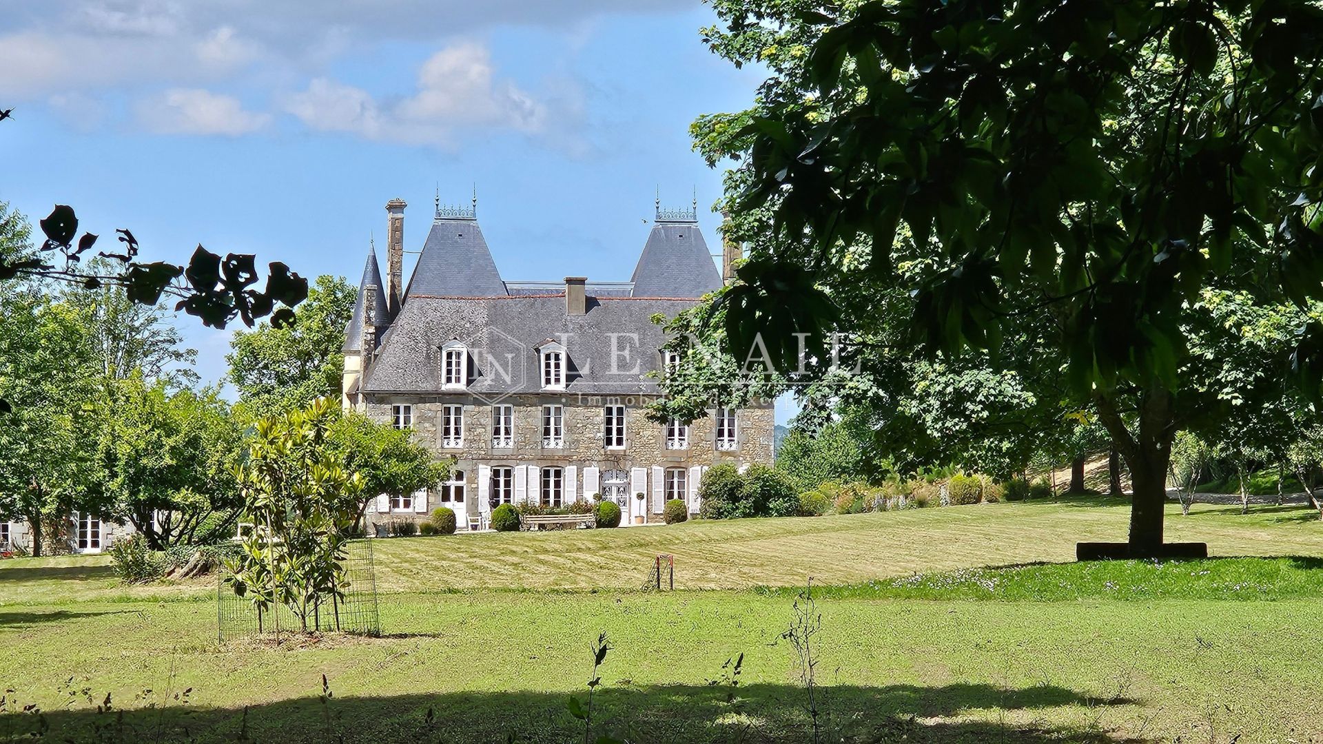château 26 pièces en vente à COMBOURG (35270)