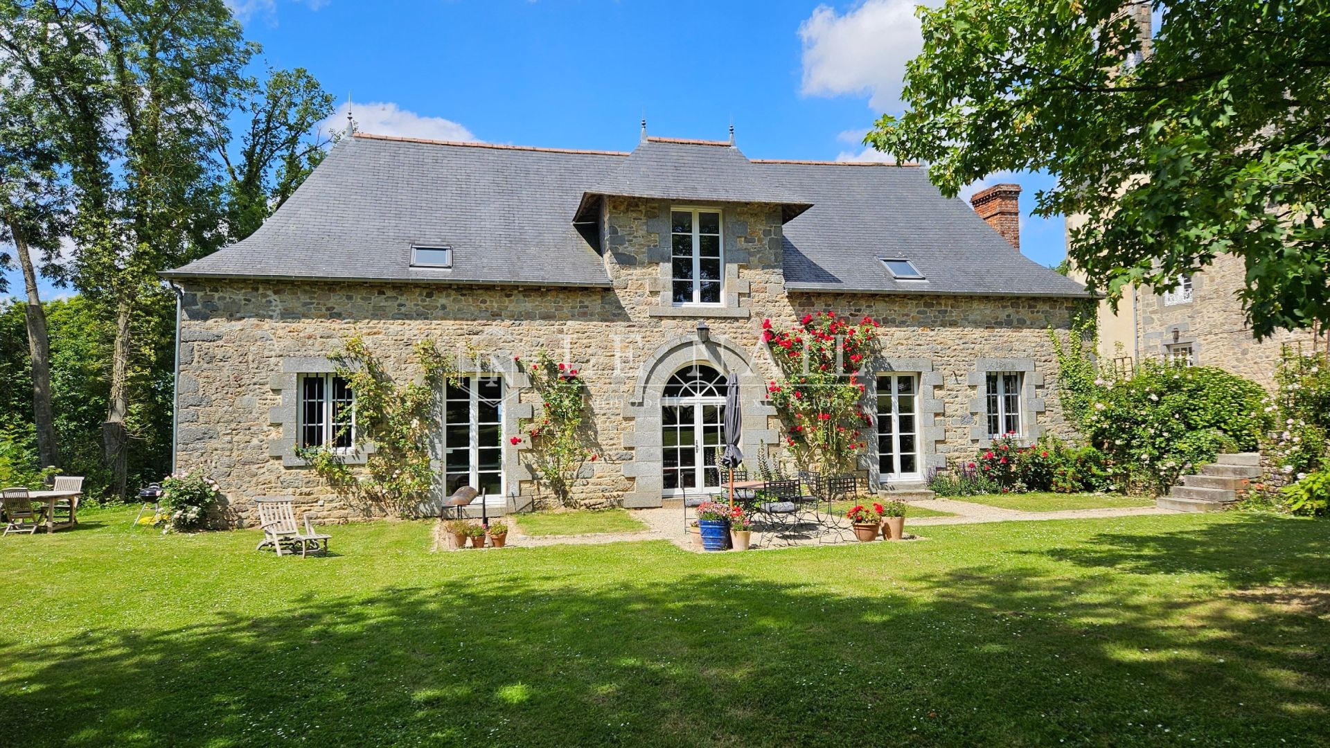 castle 10 rooms for sale on COMBOURG (35270)