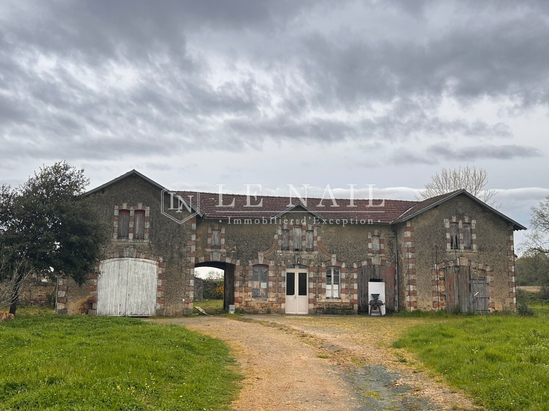 château 12 pièces en vente à STE HERMINE (85210)