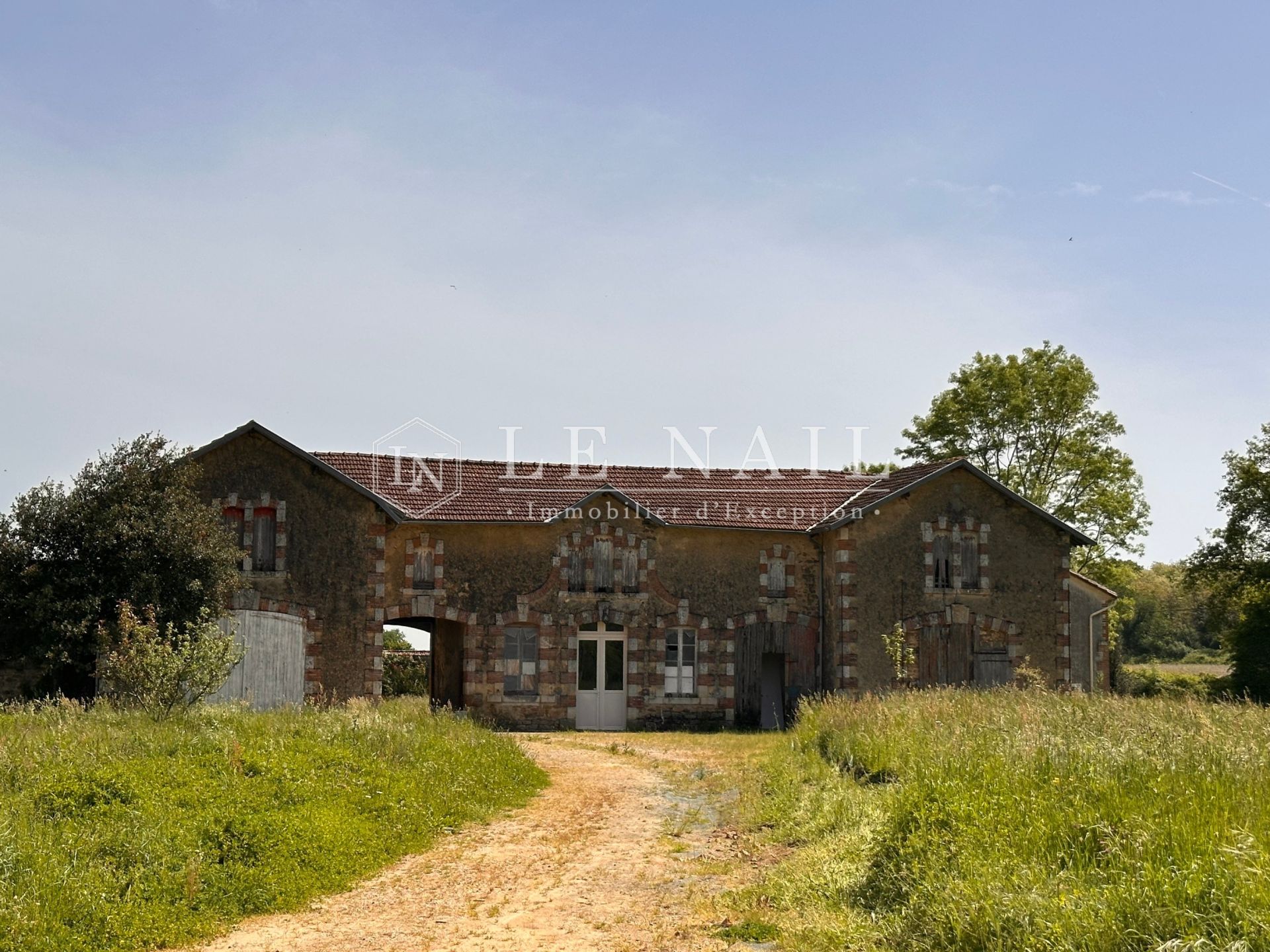 château 12 pièces en vente à STE HERMINE (85210)