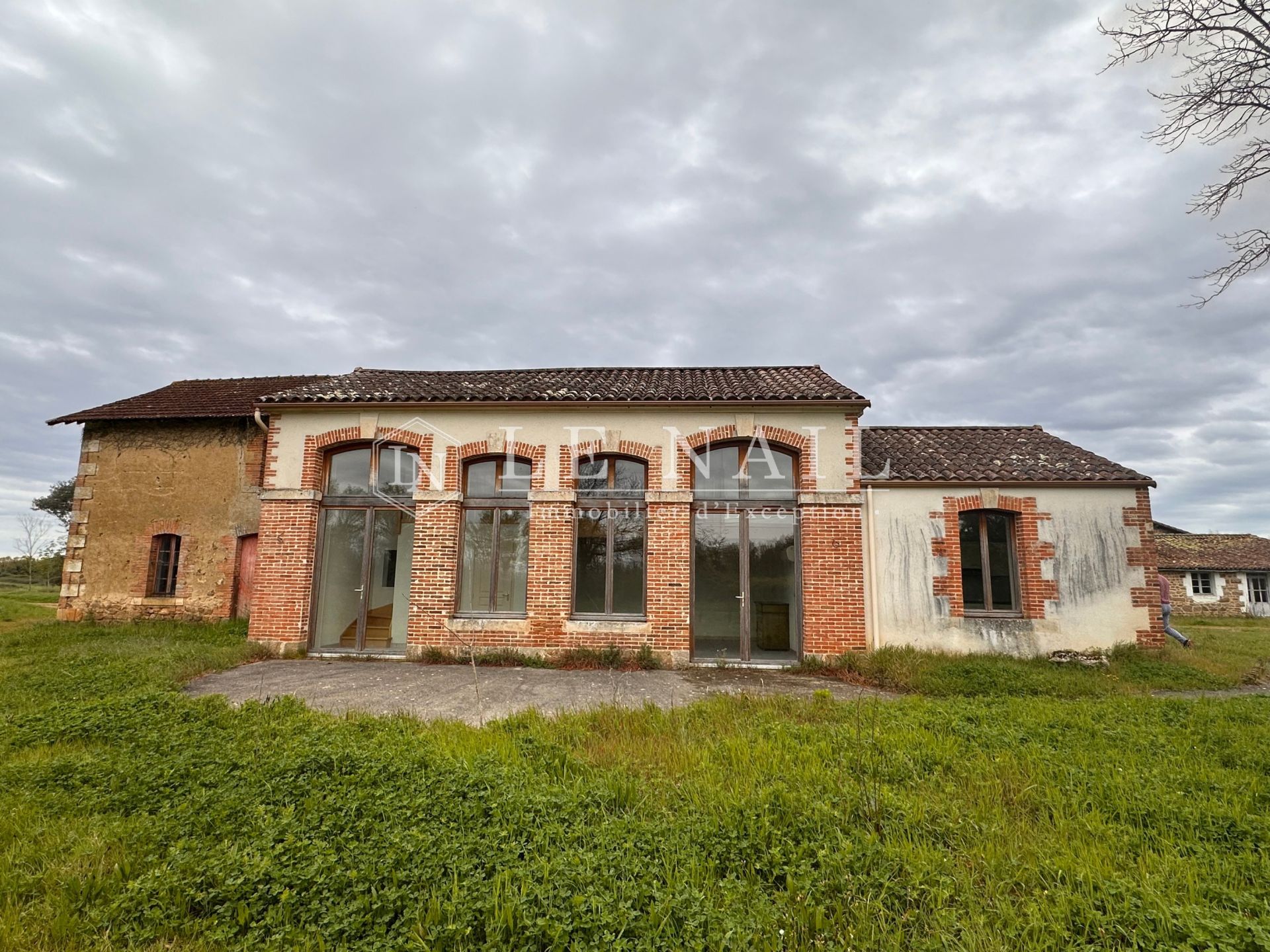 château 12 pièces en vente à STE HERMINE (85210)