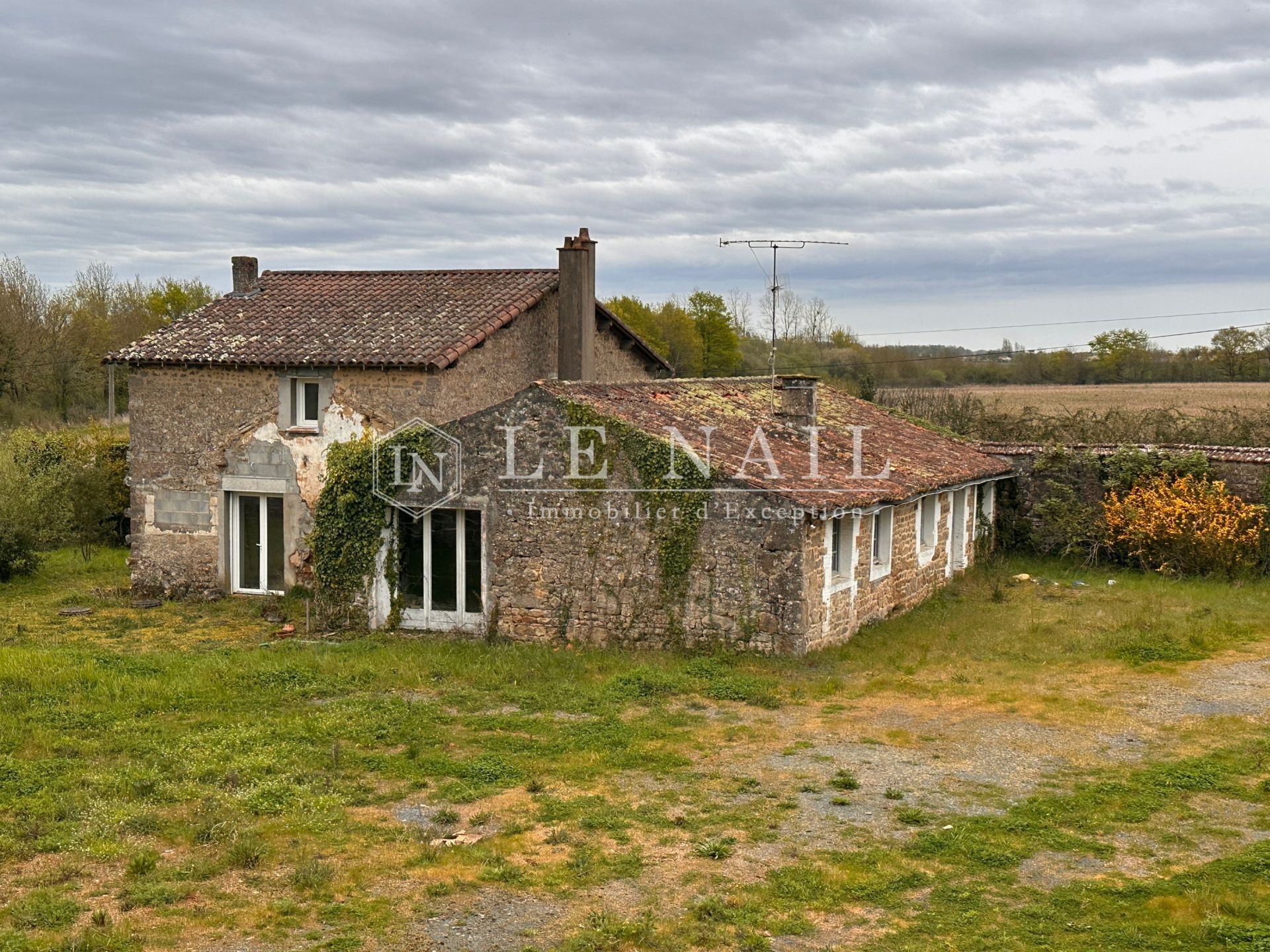 château 12 pièces en vente à STE HERMINE (85210)