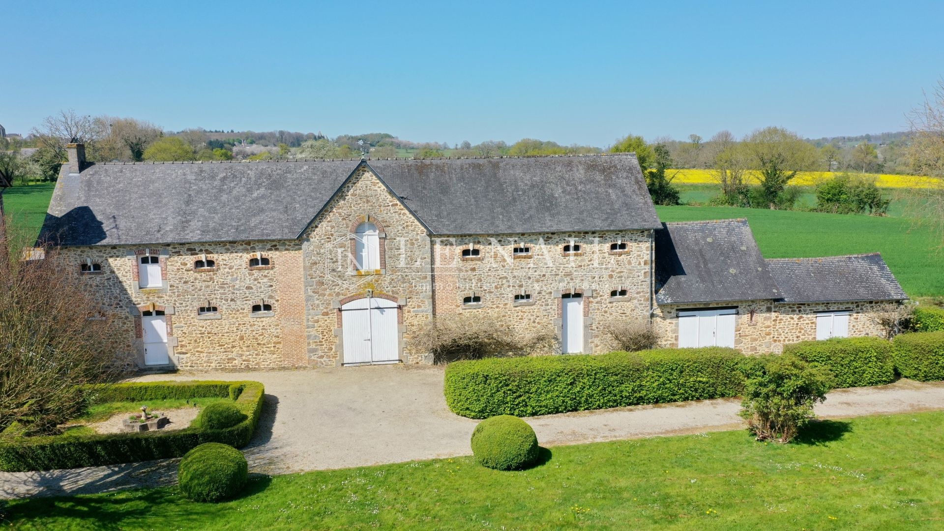 maison de maître 12 pièces en vente à LAVAL (53000)