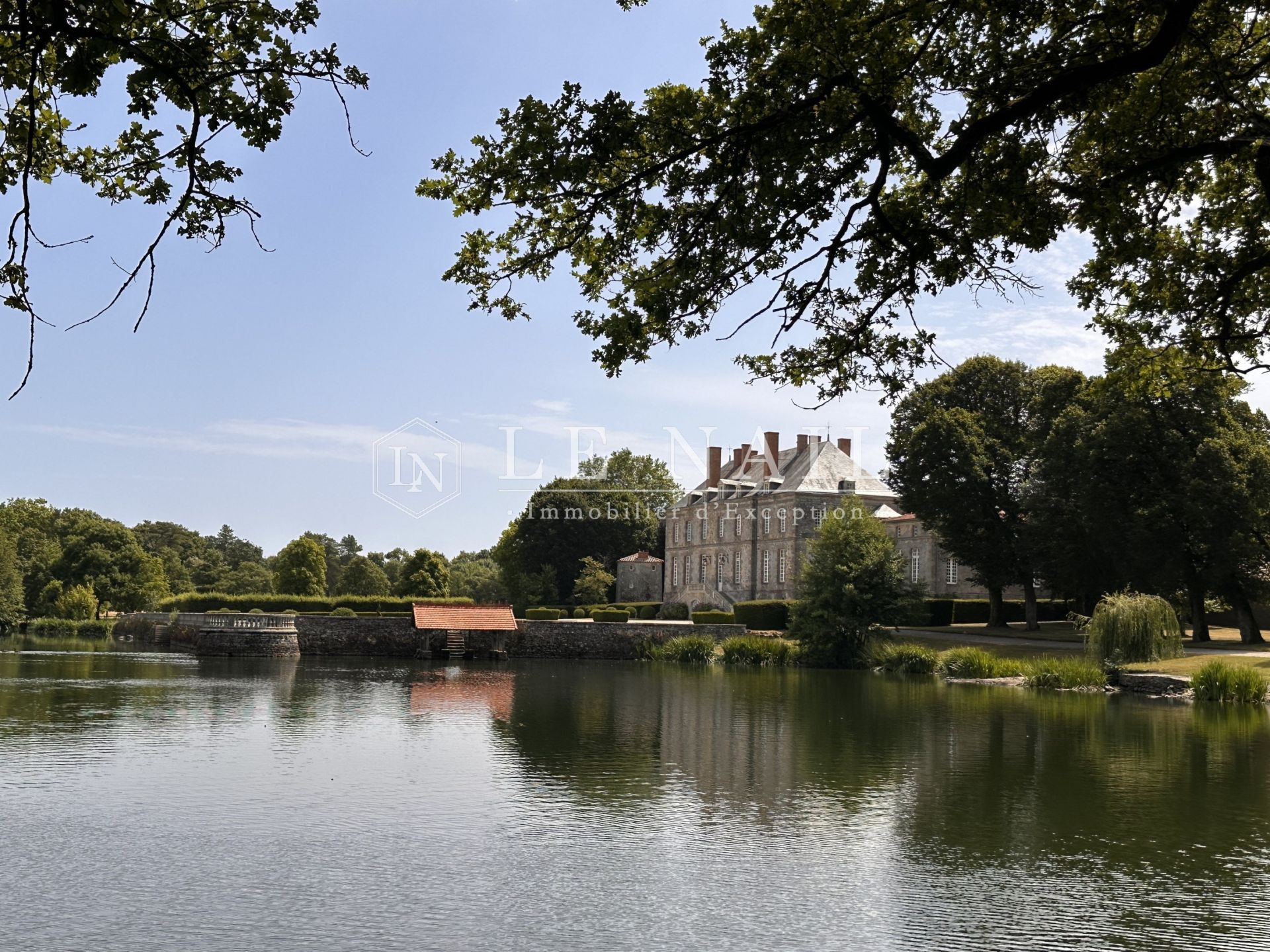 château 16 pièces en vente à LA ROCHE SUR YON (85000)