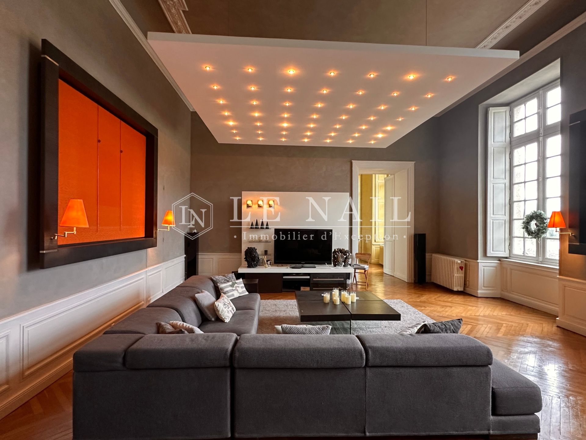 castle 16 rooms for sale on LA ROCHE SUR YON (85000)