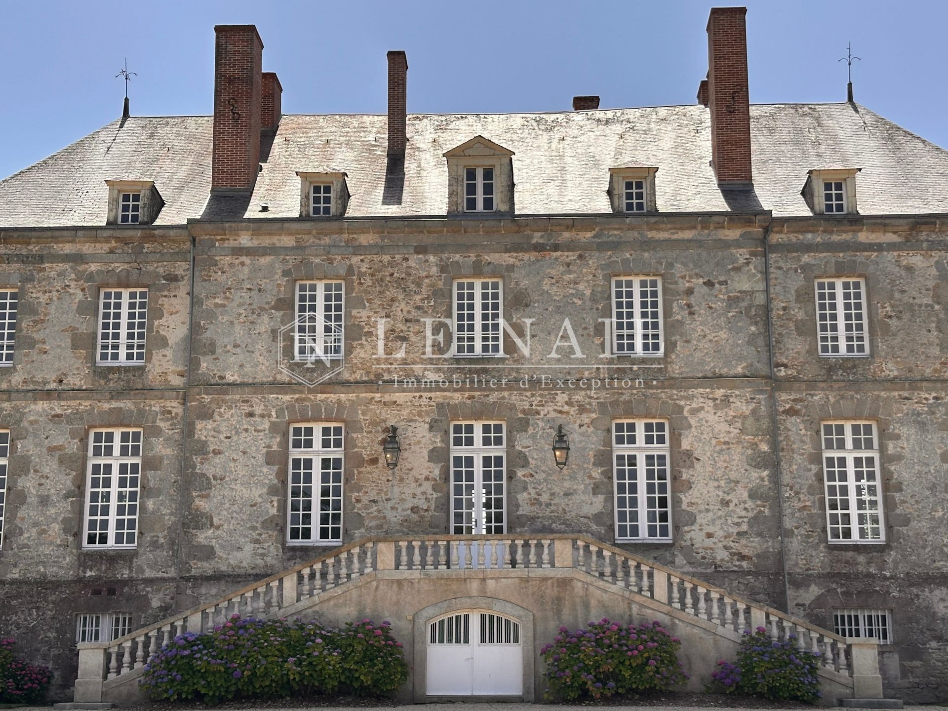 château 16 pièces en vente à LA ROCHE SUR YON (85000)