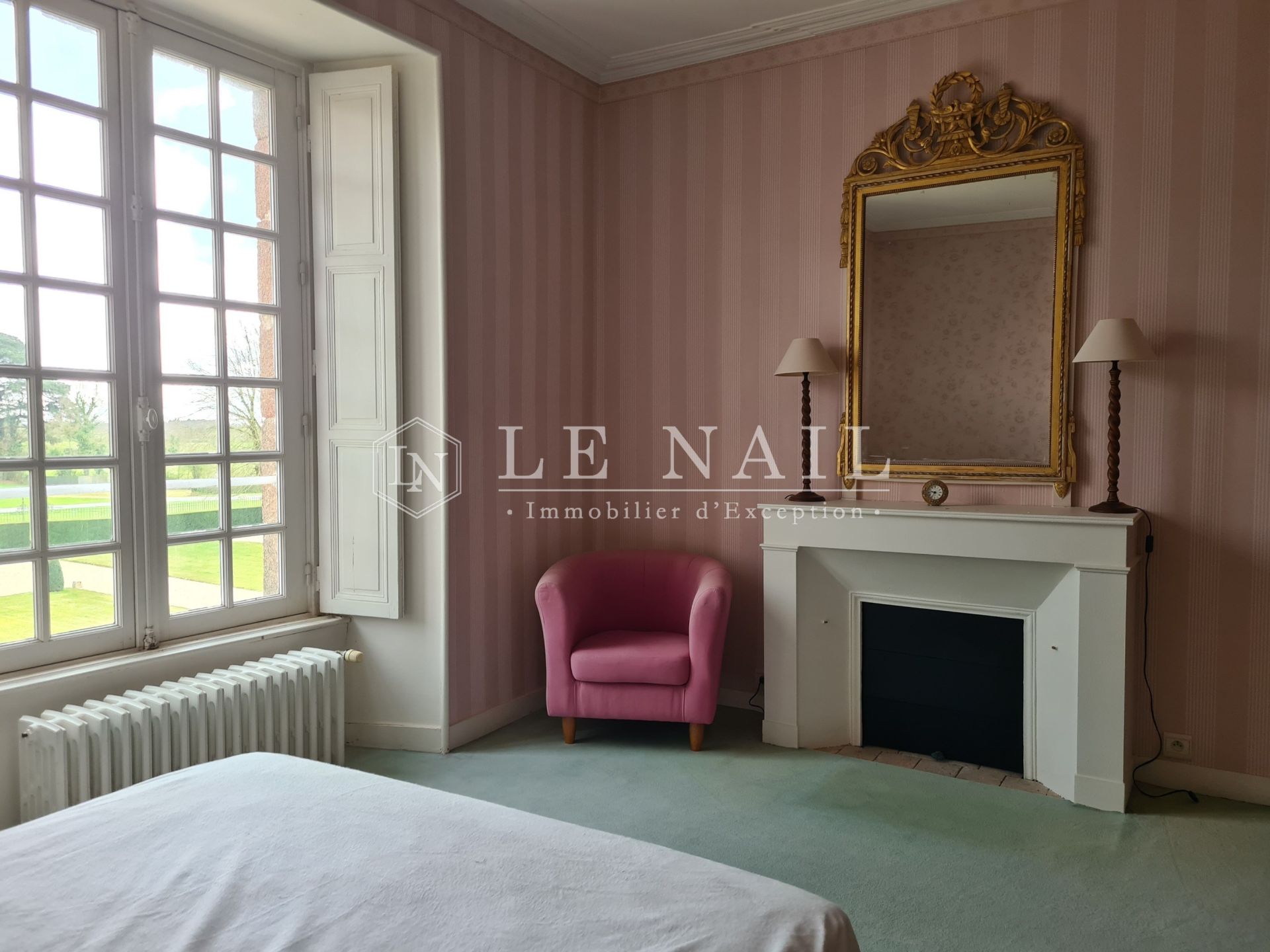 castle 16 rooms for sale on LA ROCHE SUR YON (85000)