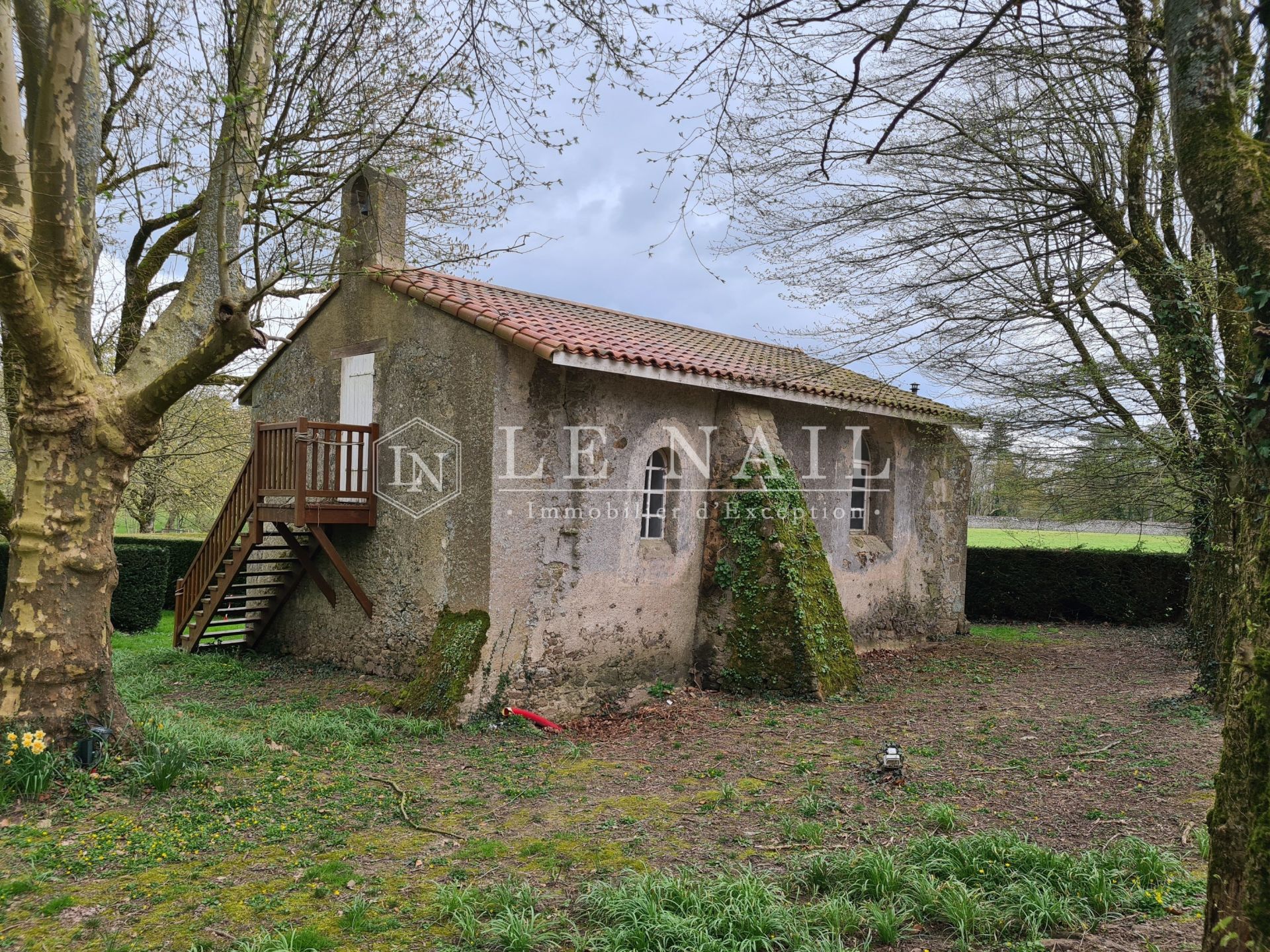 castle 16 rooms for sale on LA ROCHE SUR YON (85000)