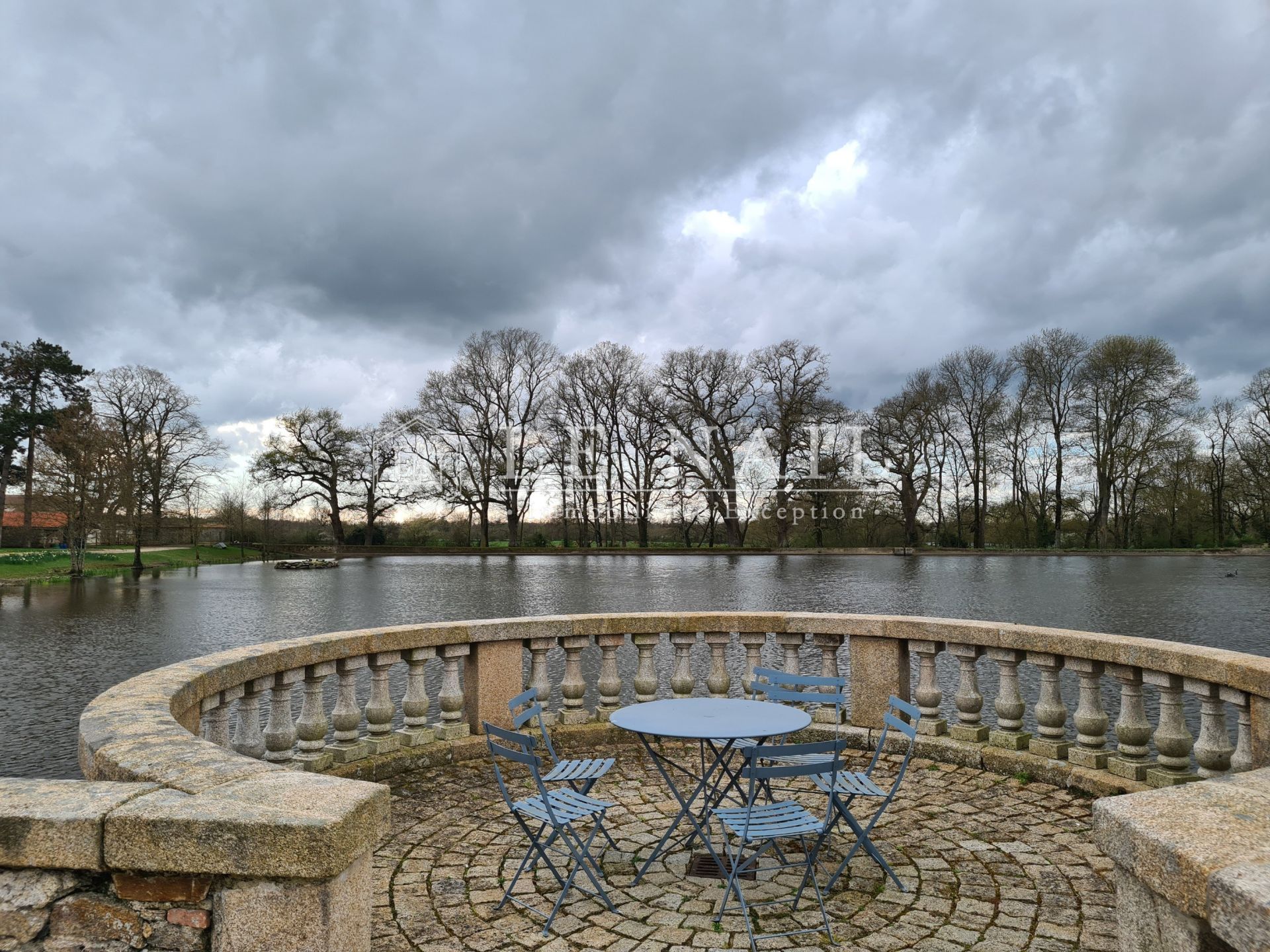 castle 16 rooms for sale on LA ROCHE SUR YON (85000)