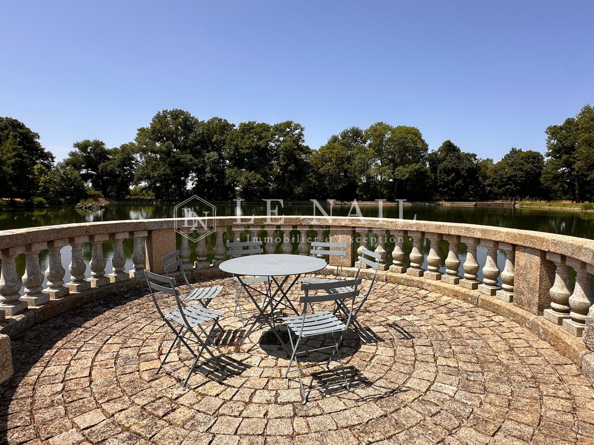 château 16 pièces en vente à LA ROCHE SUR YON (85000)