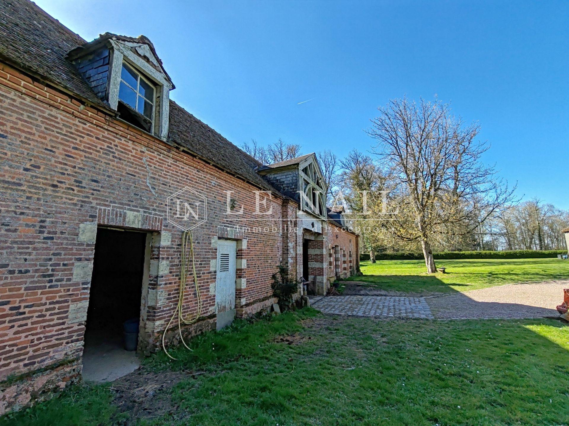 manor house 15 rooms for sale on BROU (28160)