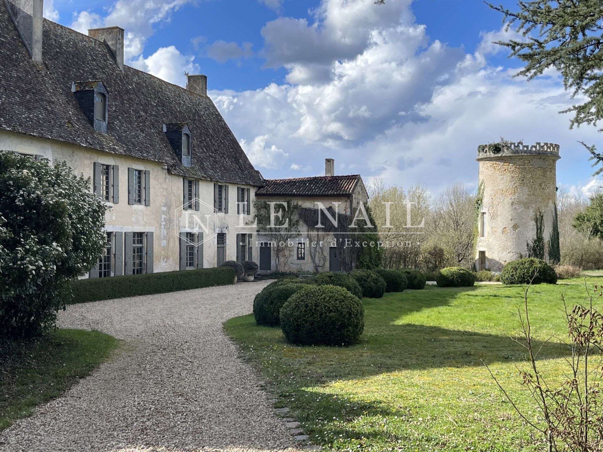château 23 pièces en vente à POITIERS (86000)