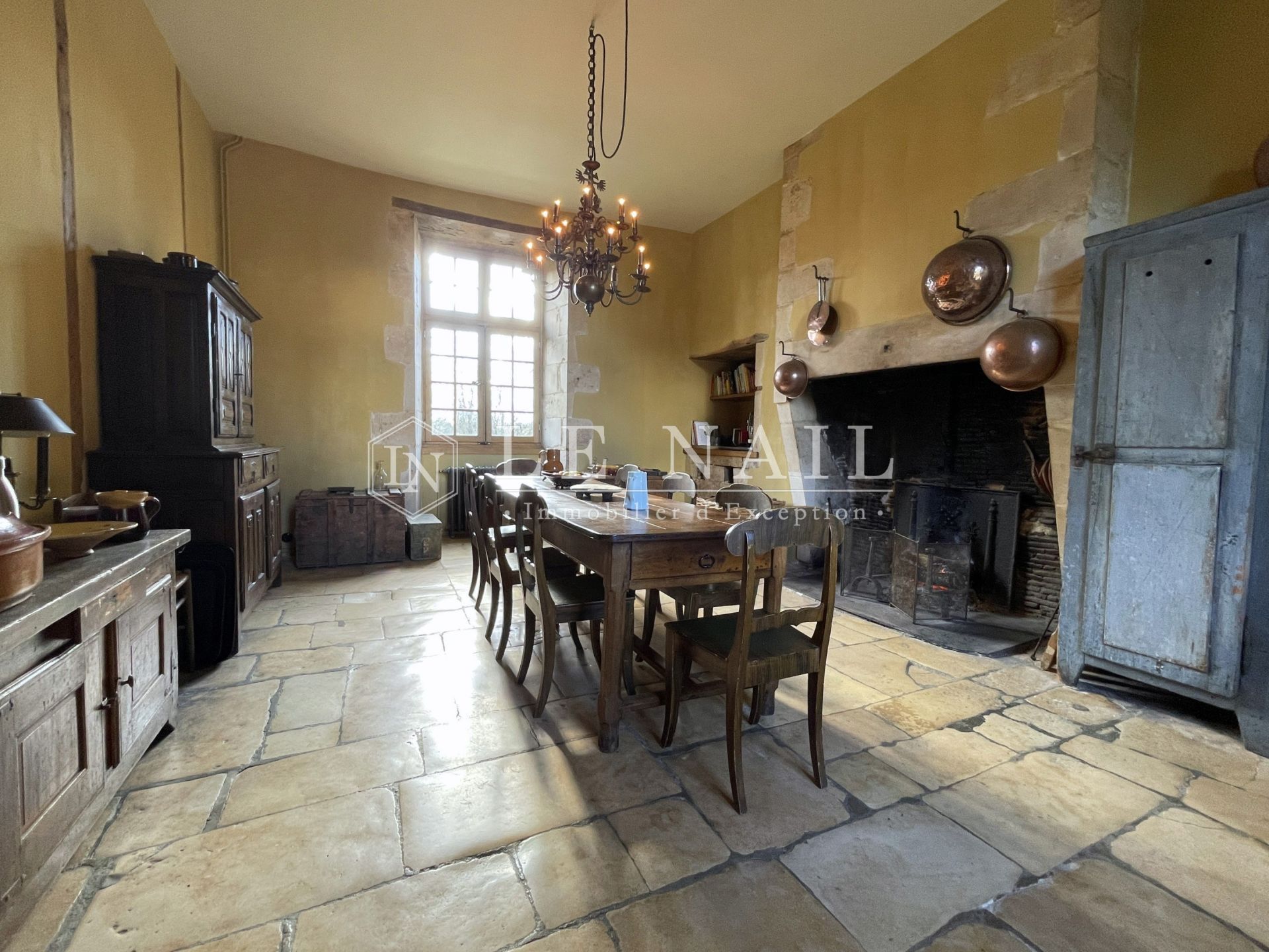 castle 23 rooms for sale on POITIERS (86000)