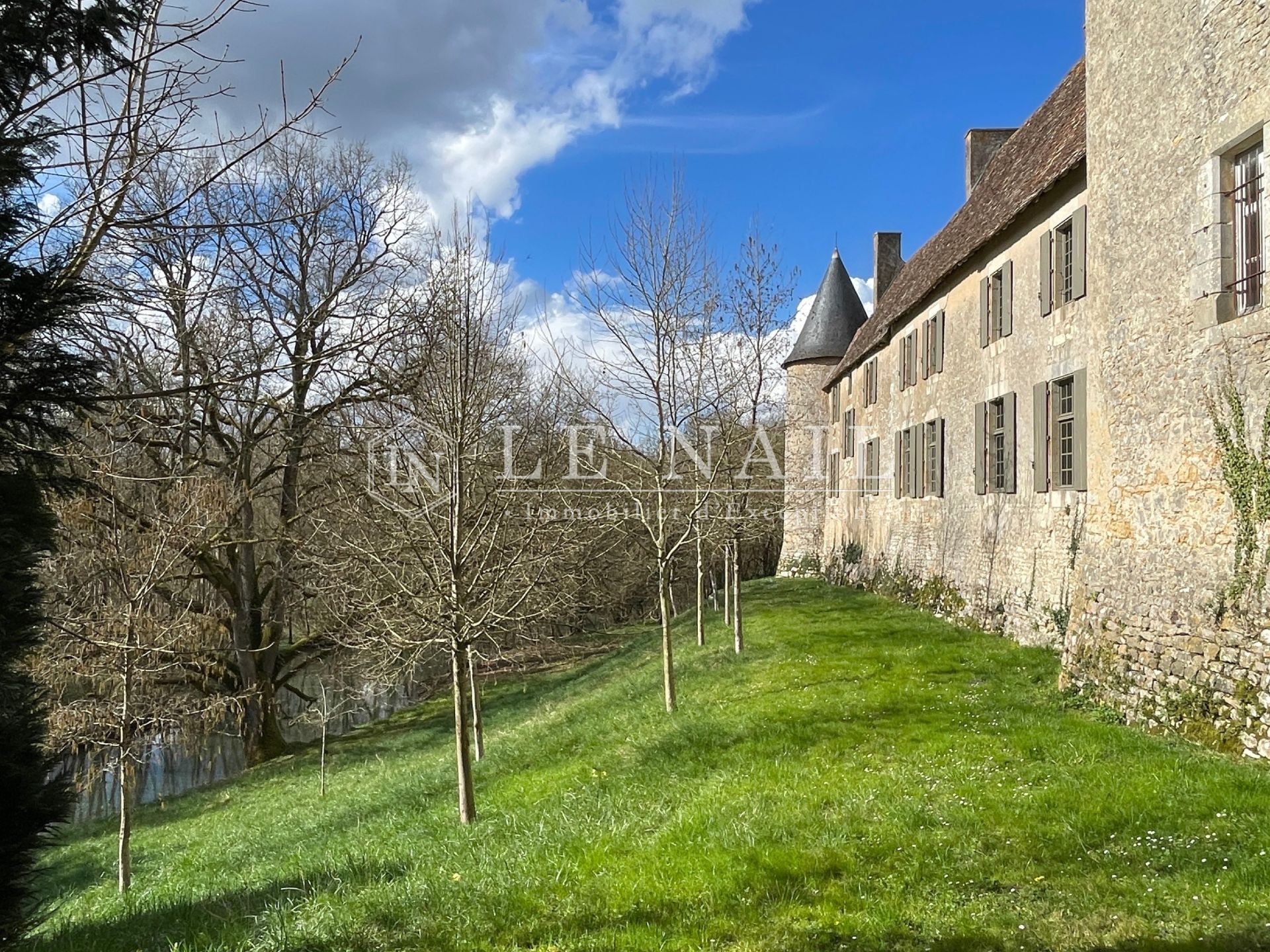 castle 23 rooms for sale on POITIERS (86000)