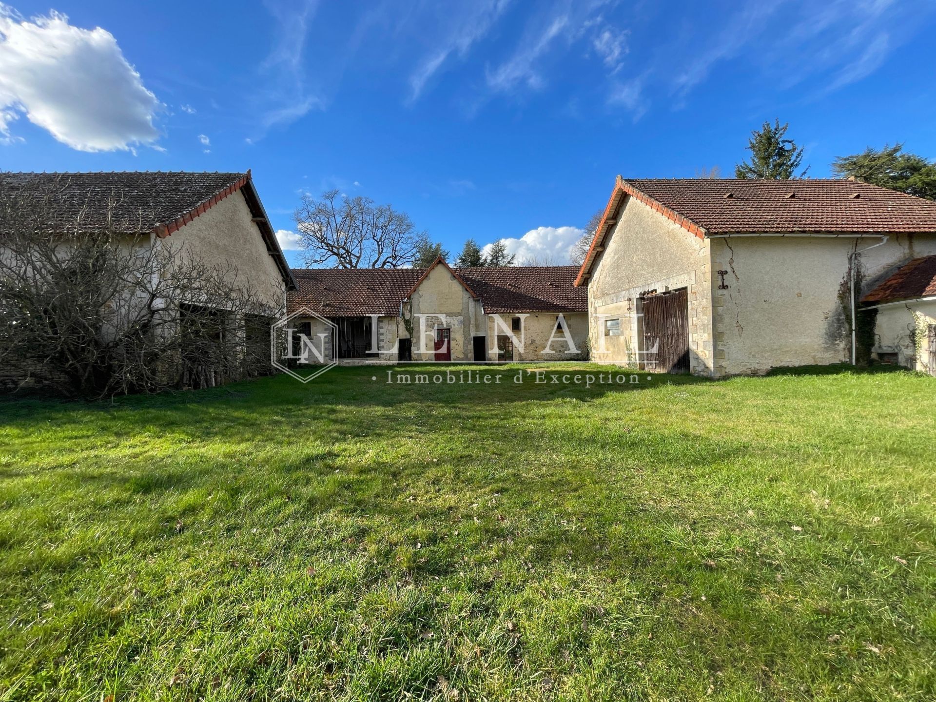 castle 23 rooms for sale on POITIERS (86000)
