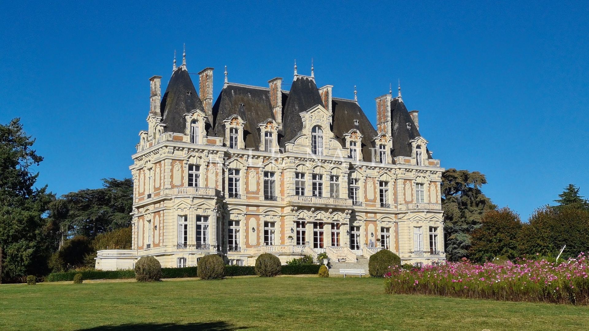 castle 32 rooms for sale on ANGERS (49000)