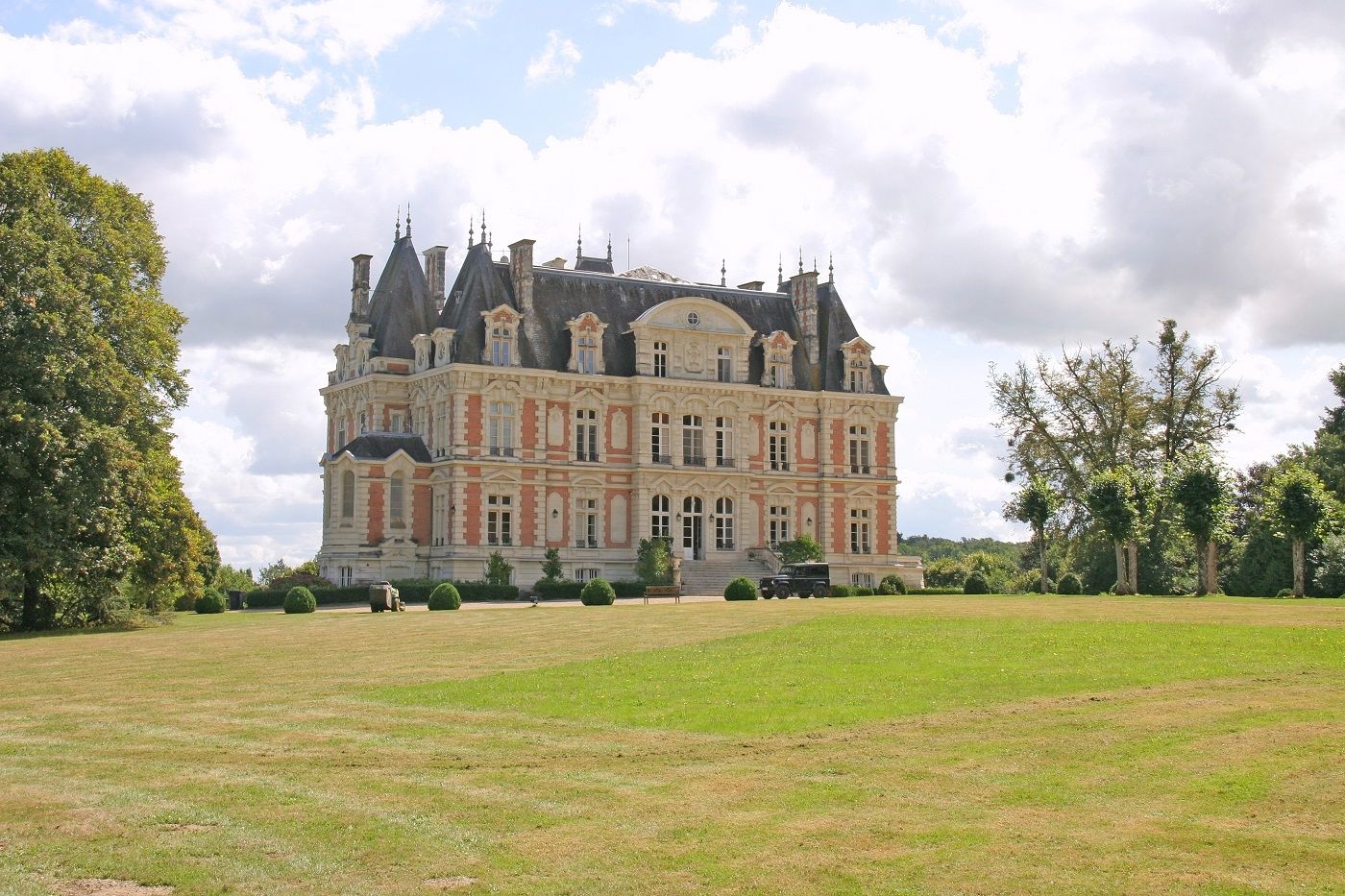 castle 32 rooms for sale on ANGERS (49000)