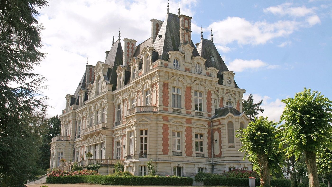 castle 32 rooms for sale on ANGERS (49000)