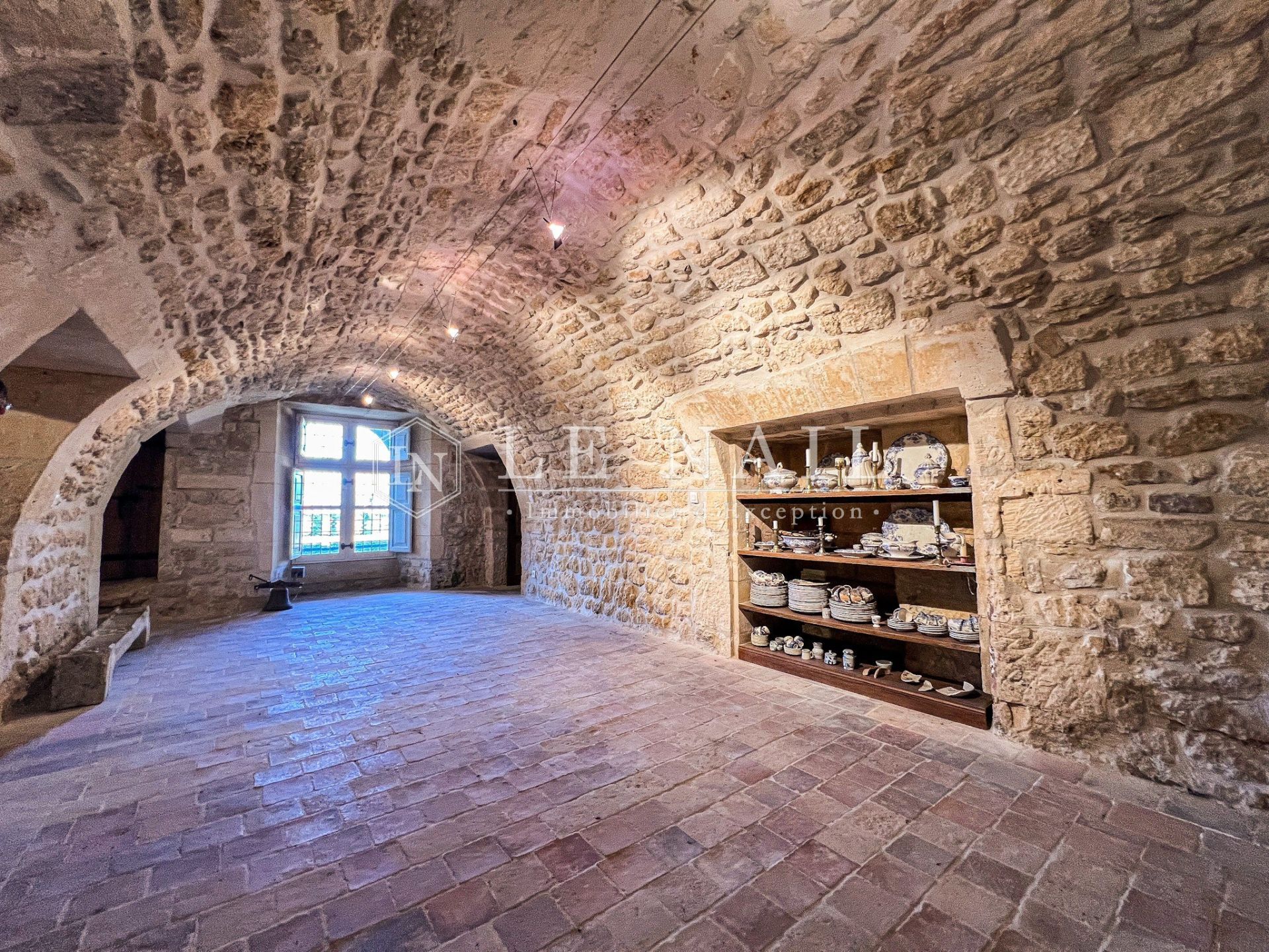 castle 11 rooms for sale on ANGOULEME (16000)