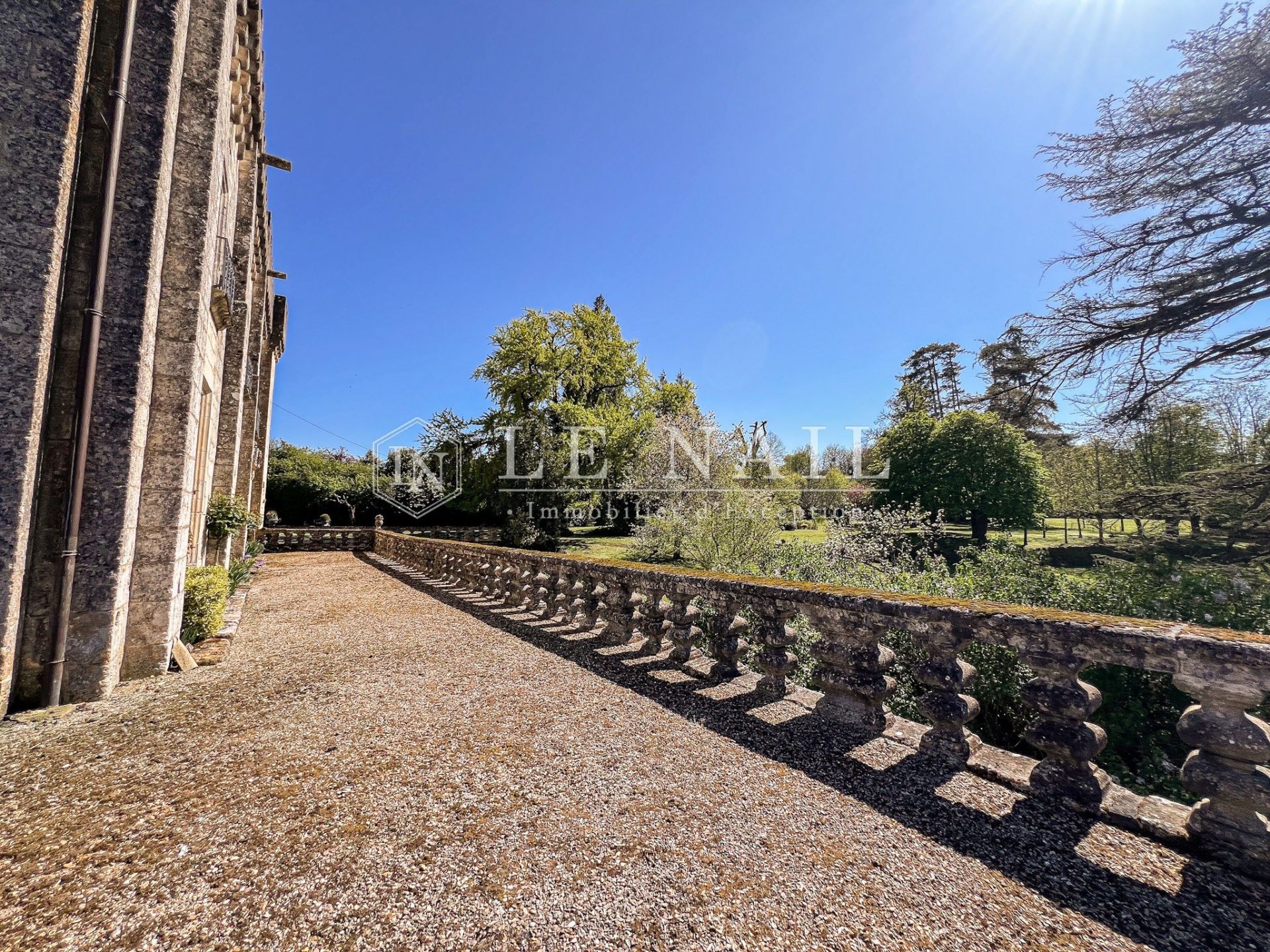 castle 11 rooms for sale on ANGOULEME (16000)