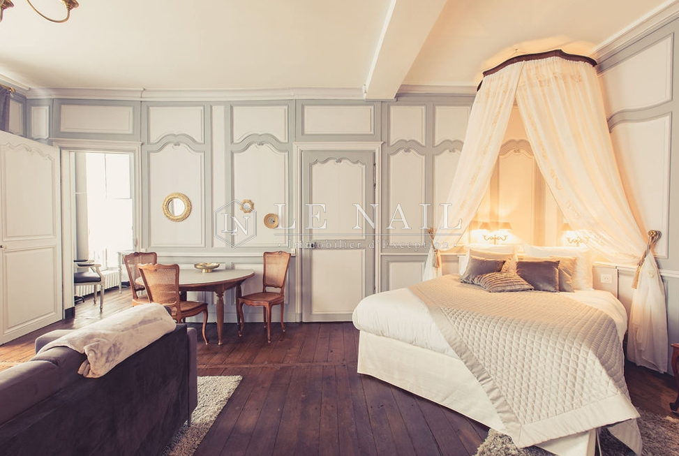 mansion (hôtel particulier) 8 rooms for sale on POITIERS (86000)