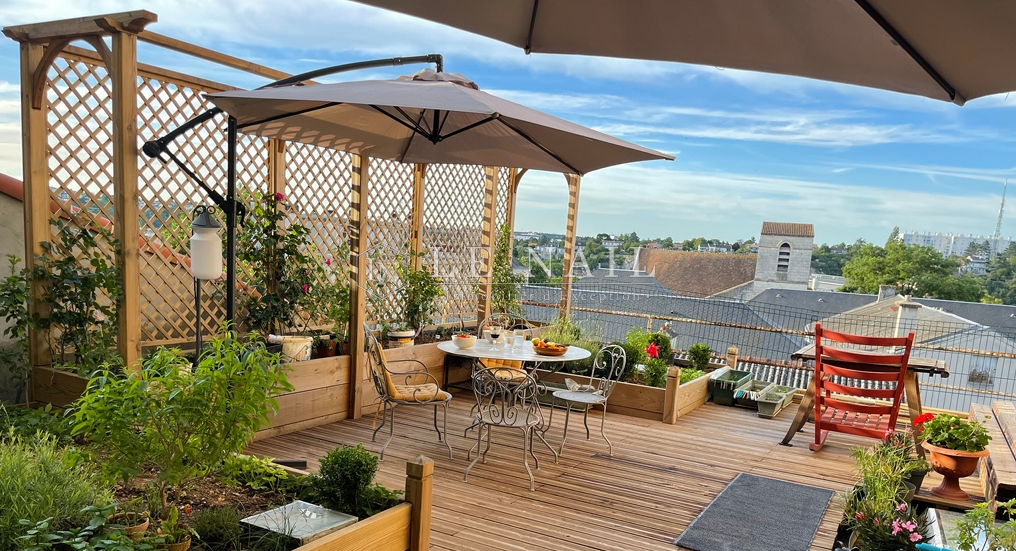 mansion (hôtel particulier) 8 rooms for sale on POITIERS (86000)