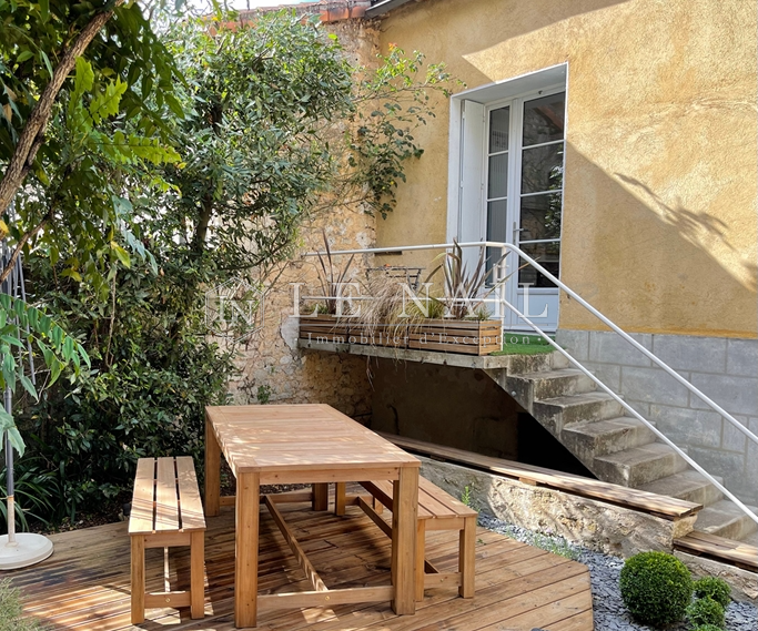mansion (hôtel particulier) 8 rooms for sale on POITIERS (86000)