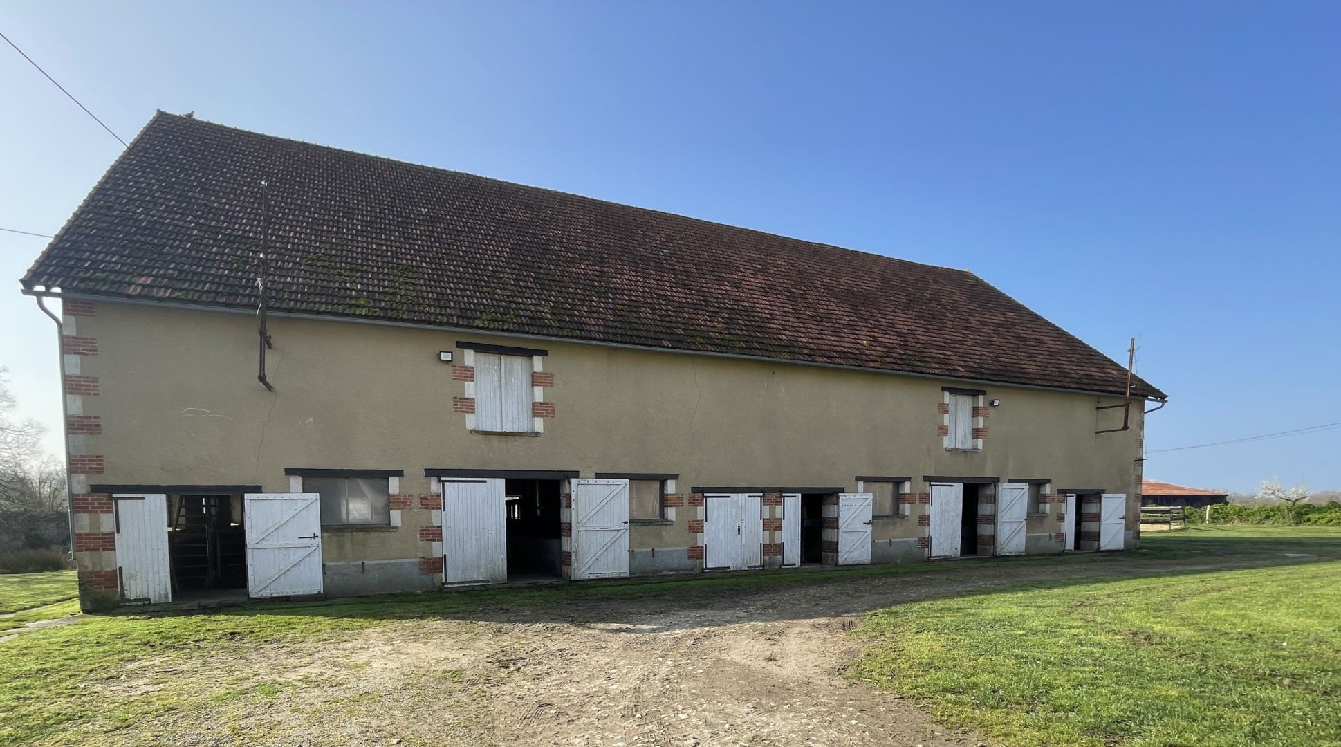 equestrian property 8 rooms for sale on MONTMORILLON (86500)