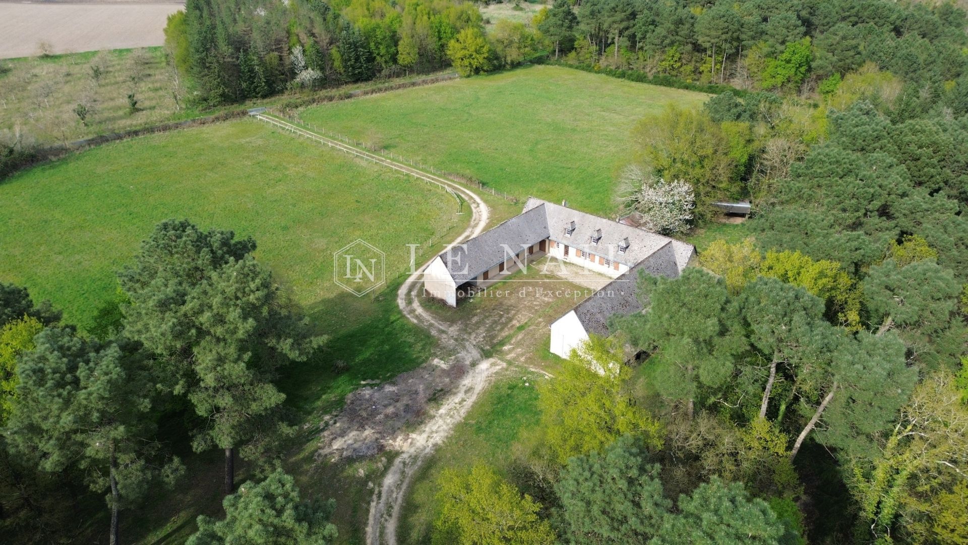 house 10 rooms for sale on TOURS (37000)
