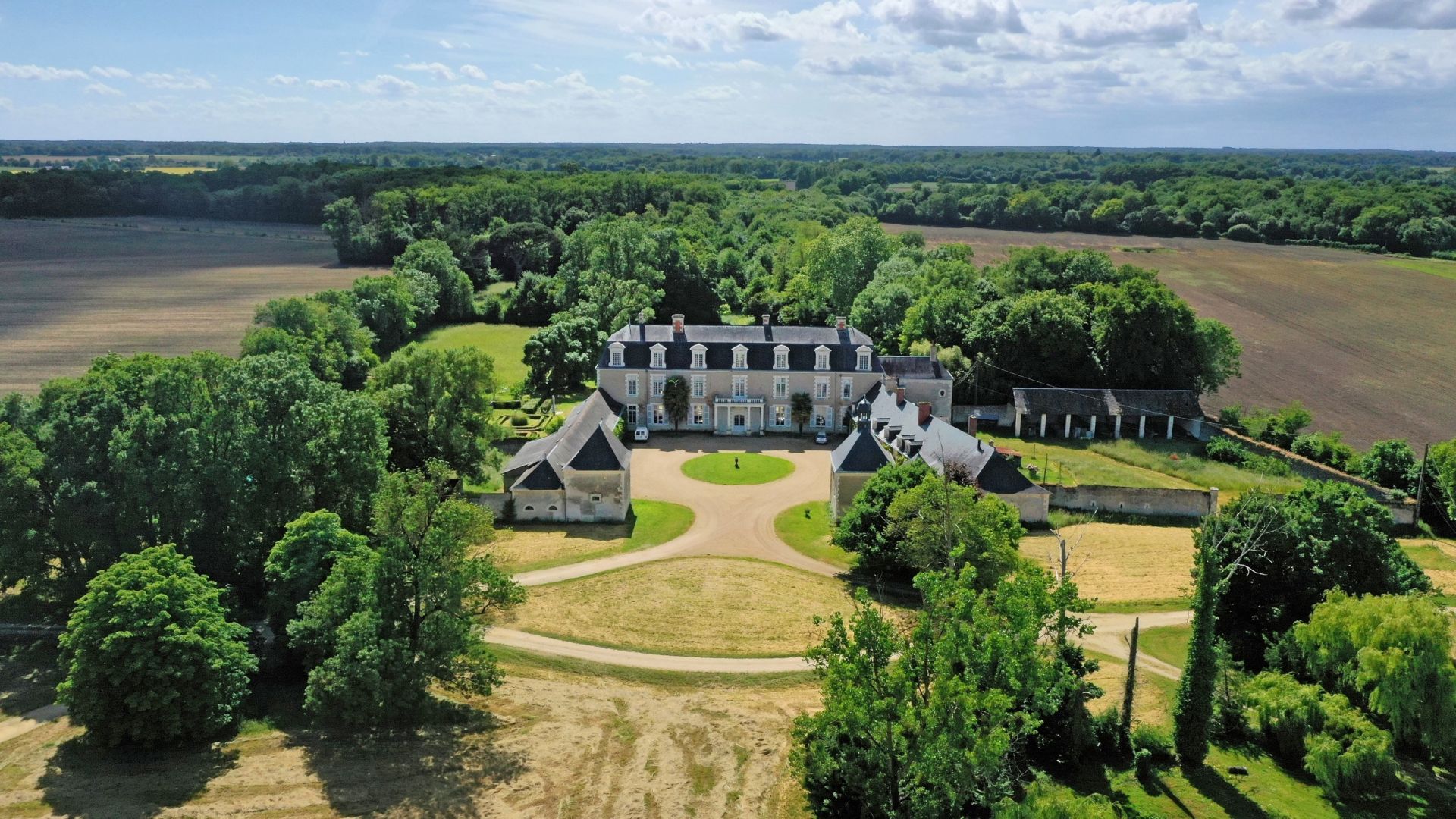 castle 25 rooms for sale on BAUGE EN ANJOU (49150)