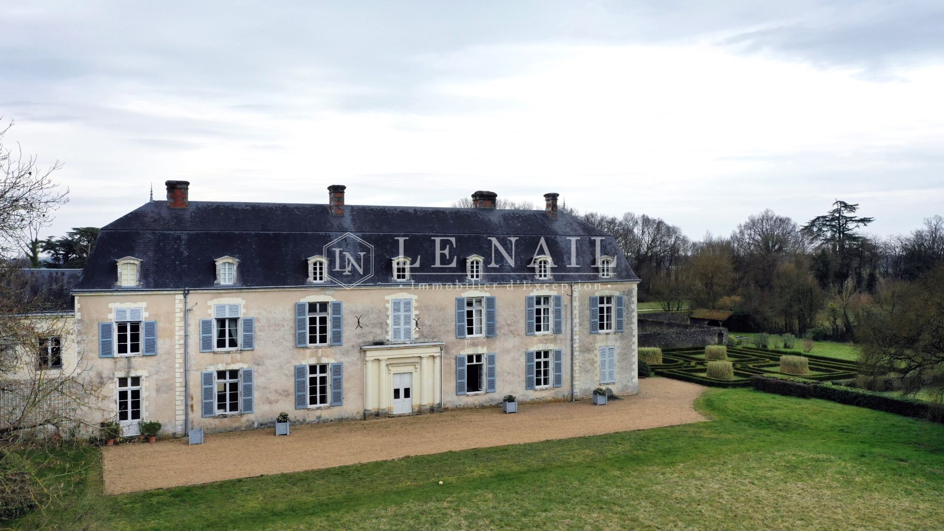 château 25 pièces en vente à BAUGE EN ANJOU (49150)