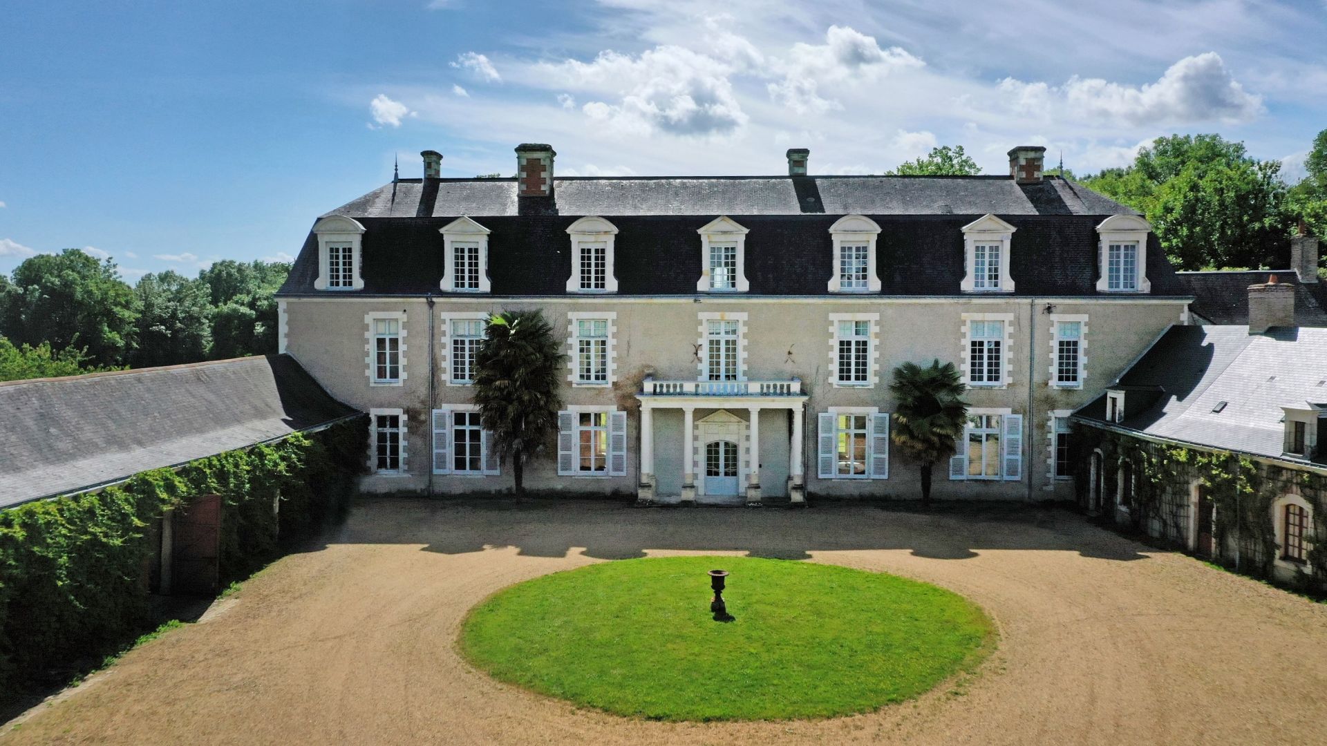 castle 25 rooms for sale on BAUGE EN ANJOU (49150)