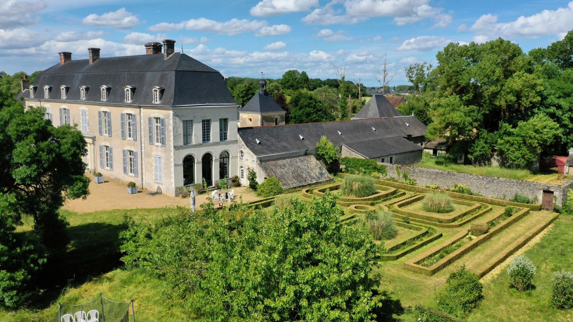 castle 25 rooms for sale on BAUGE EN ANJOU (49150)