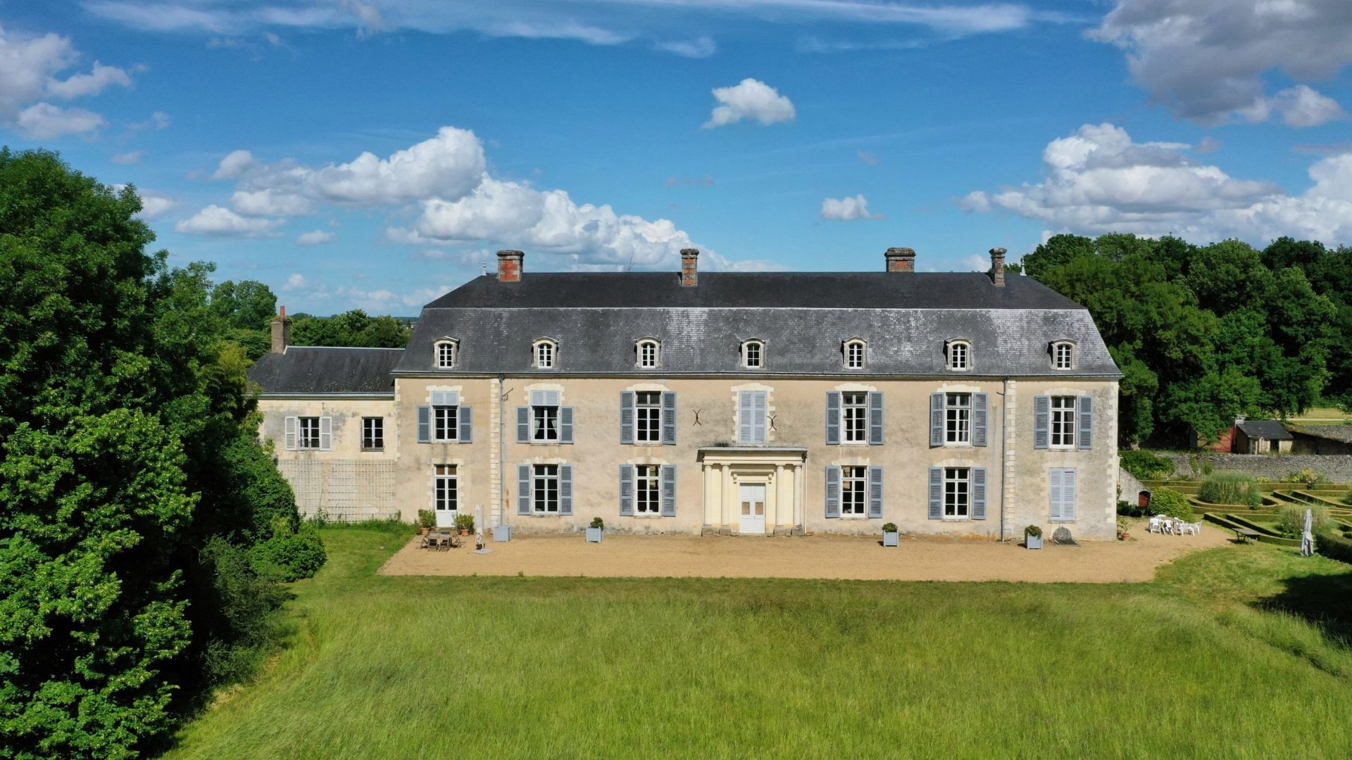 castle 25 rooms for sale on BAUGE EN ANJOU (49150)