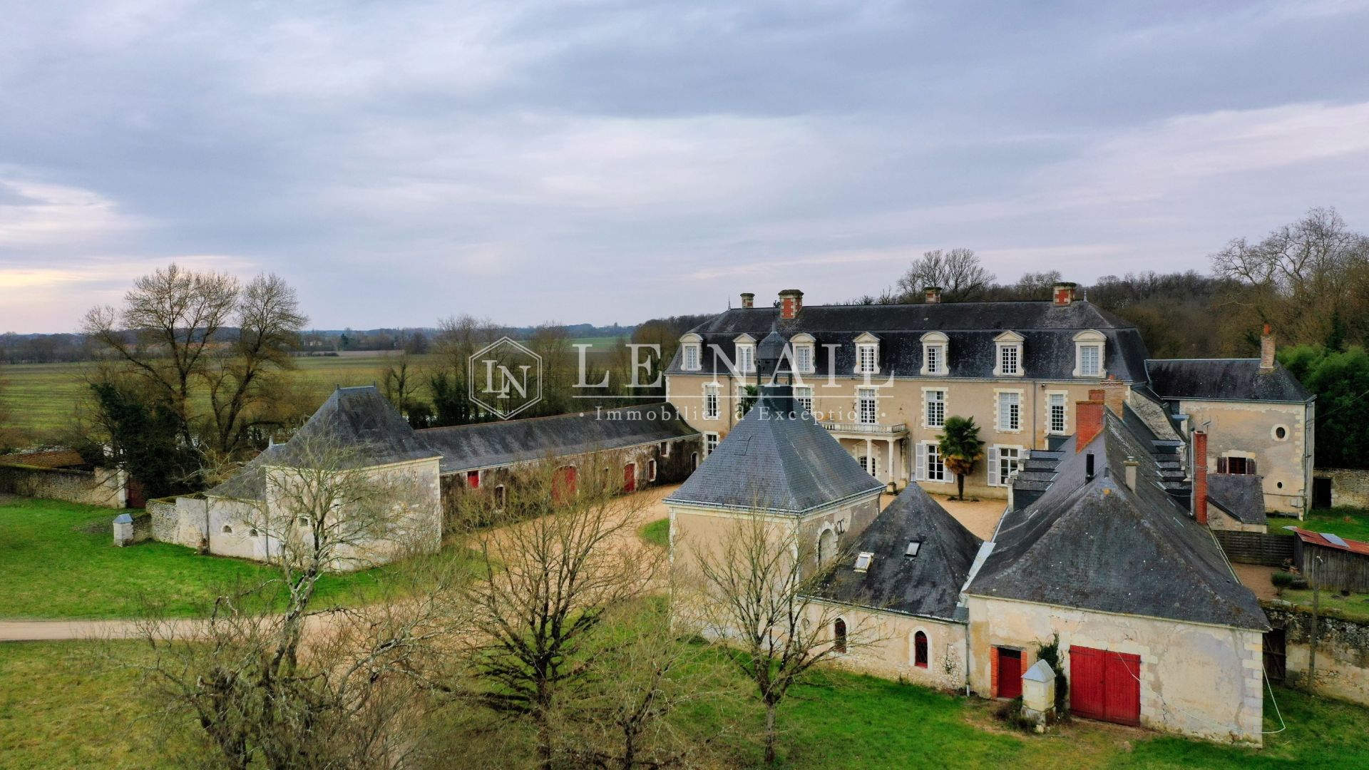 château 25 pièces en vente à BAUGE EN ANJOU (49150)