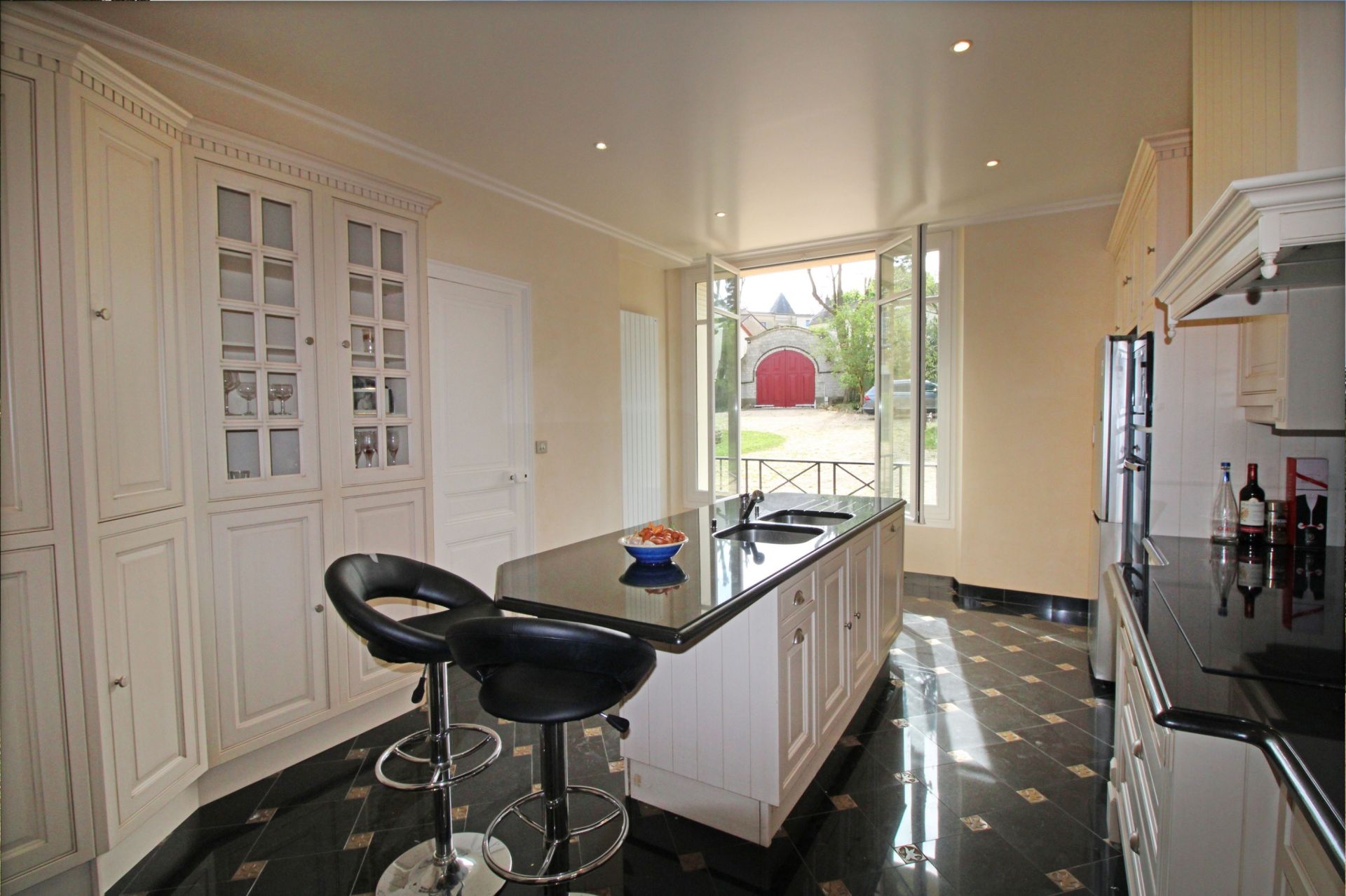 mansion 16 rooms for sale on ST GERMAIN EN LAYE (78100)