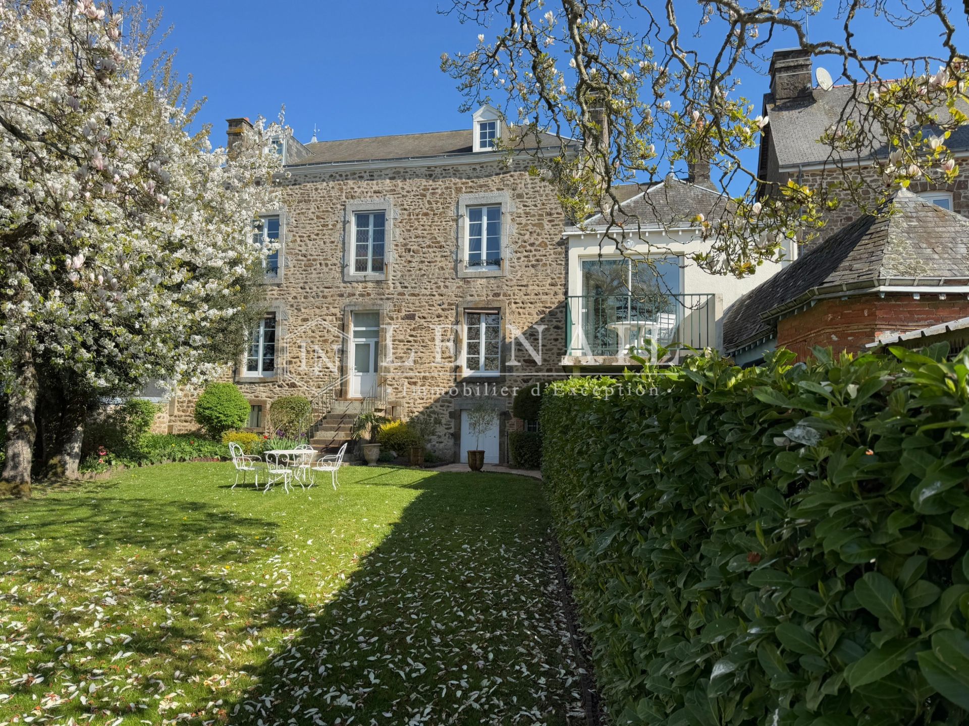 maison bourgeoise 11 pièces en vente à ERNEE (53500)