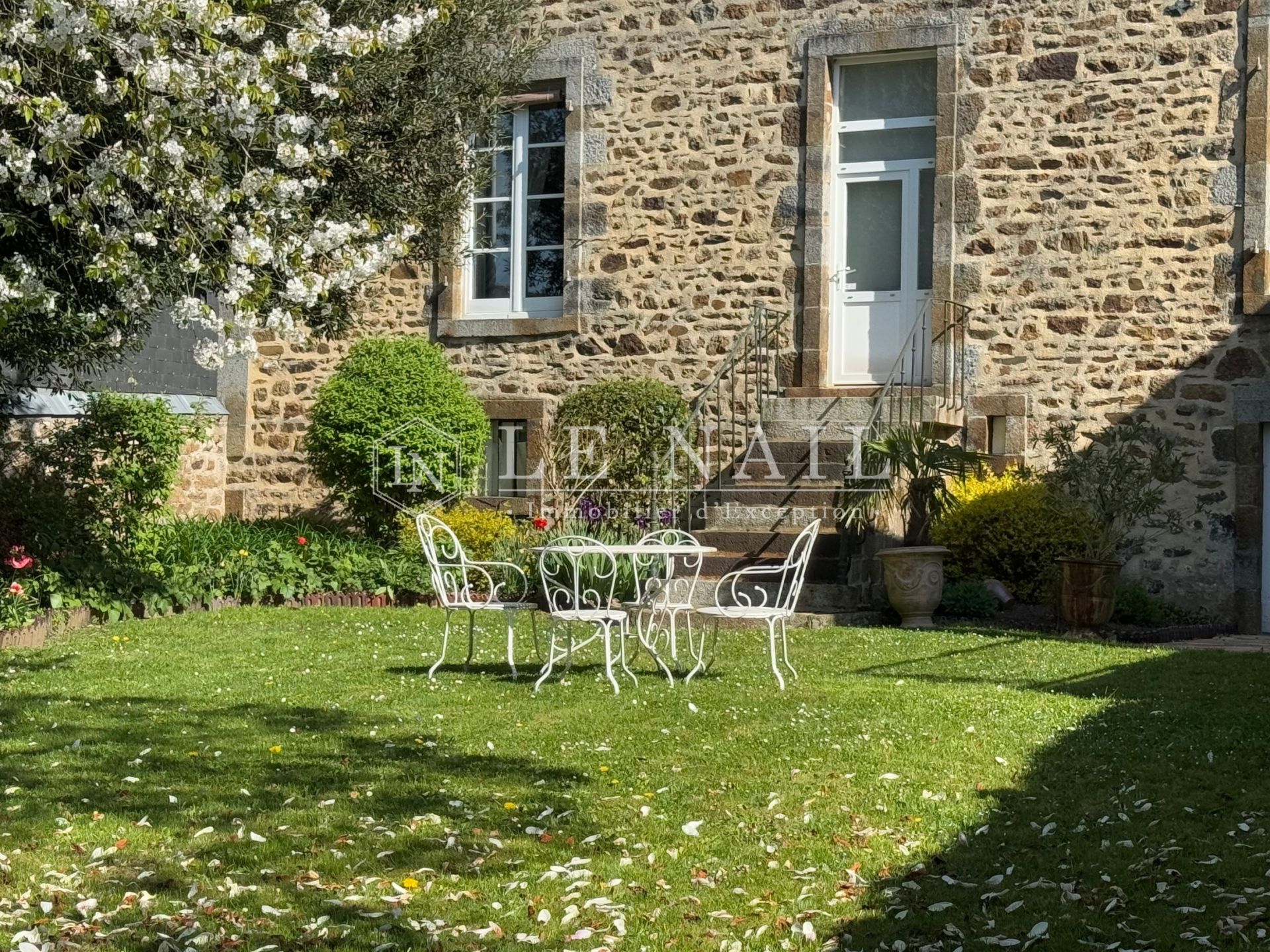 maison bourgeoise 11 pièces en vente à ERNEE (53500)