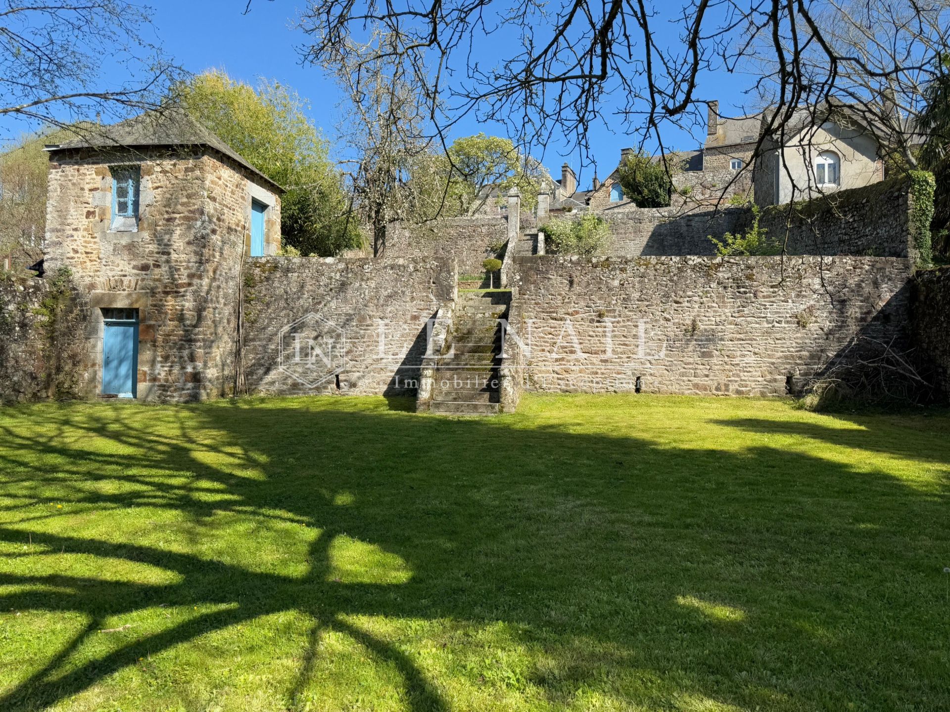 maison bourgeoise 11 pièces en vente à ERNEE (53500)